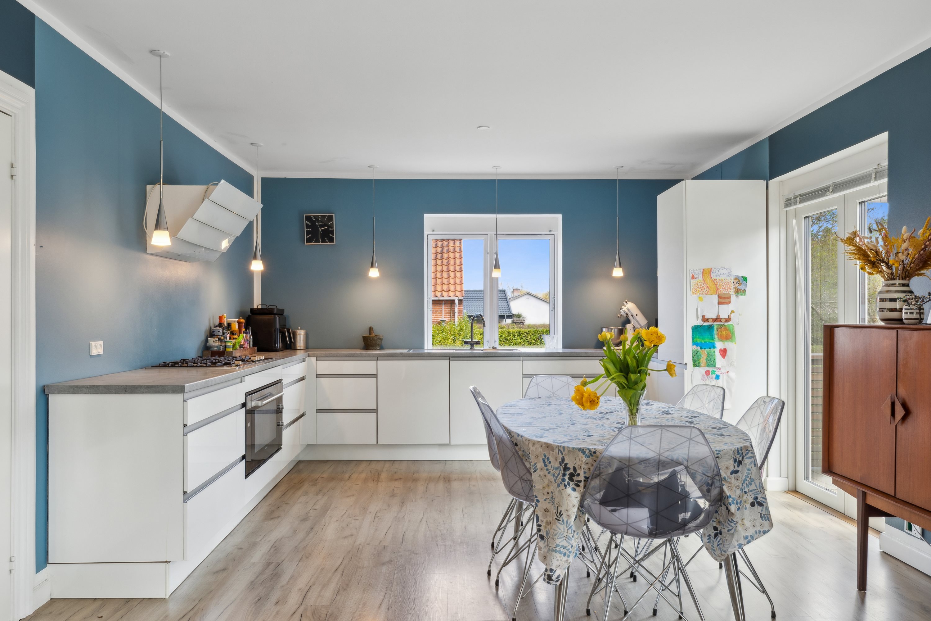 Fremhævet stue billede i fuldskærmstilstand. Billede af Drosselvej 13, 2630 Taastrup