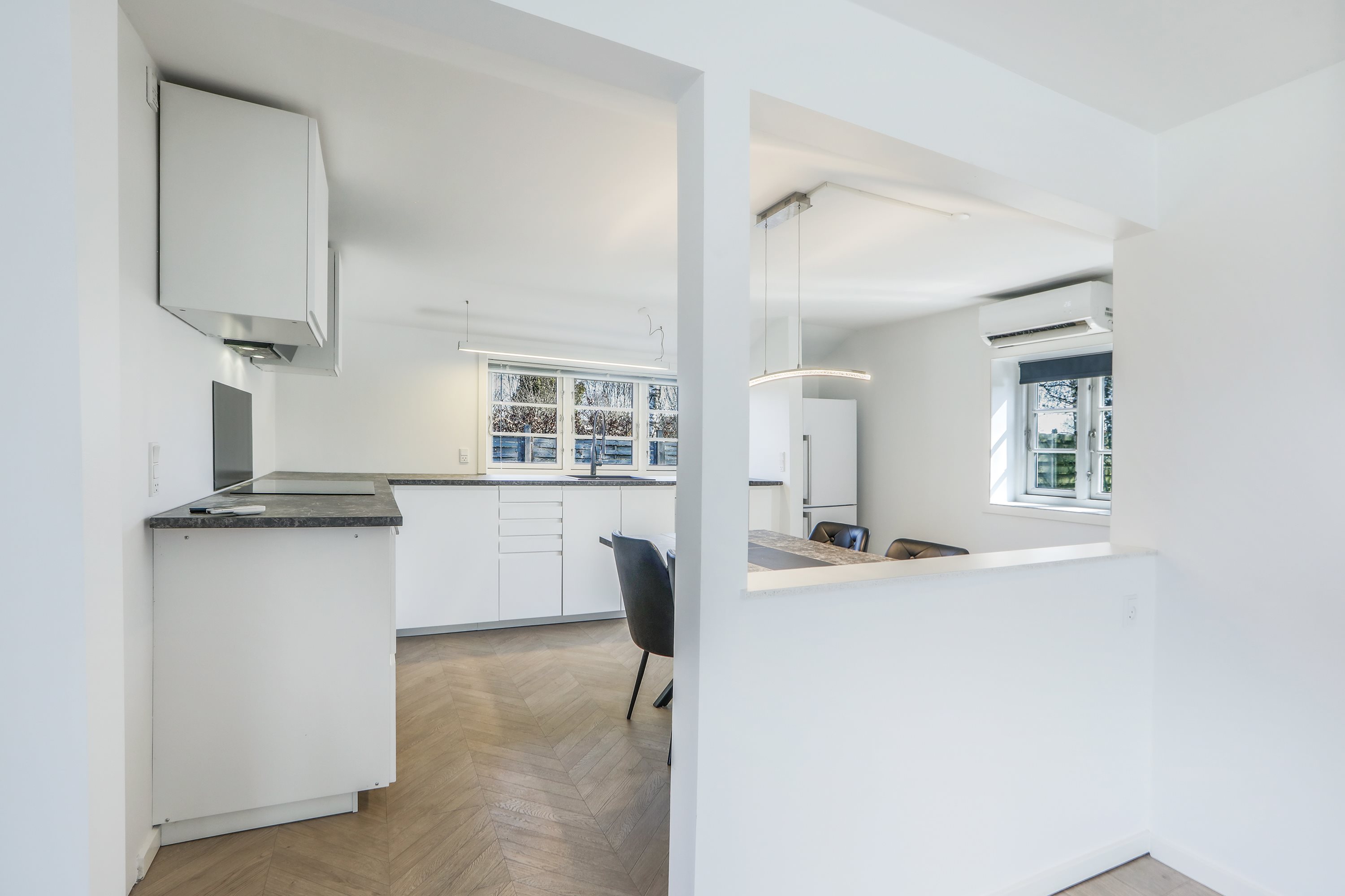 Fremhævet køkken billede i fuldskærmstilstand. Billede af Bjarkesvej 1, 2740 Skovlunde