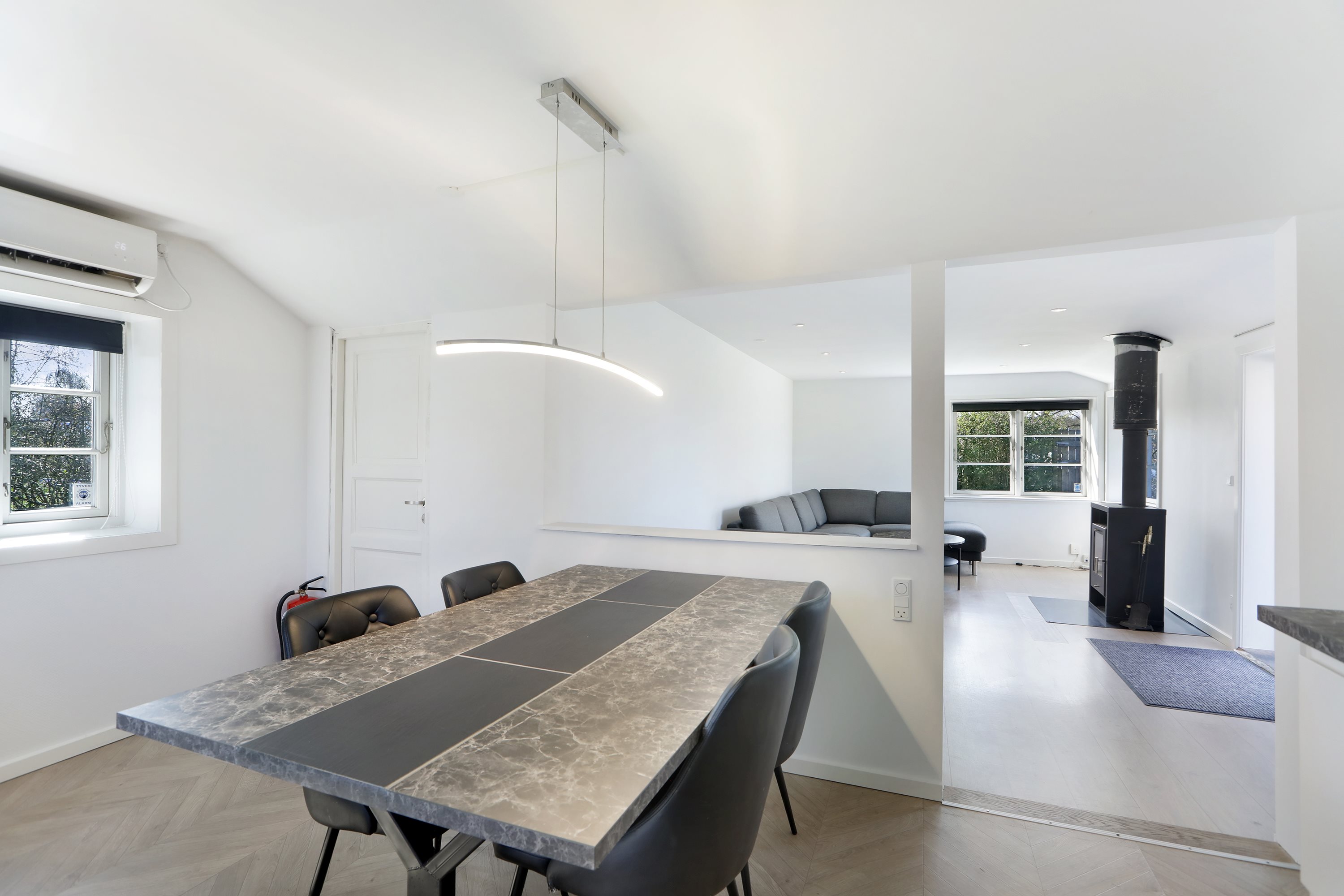 Fremhævet spiseplads i køkkenet billede i fuldskærmstilstand. Billede af Bjarkesvej 1, 2740 Skovlunde