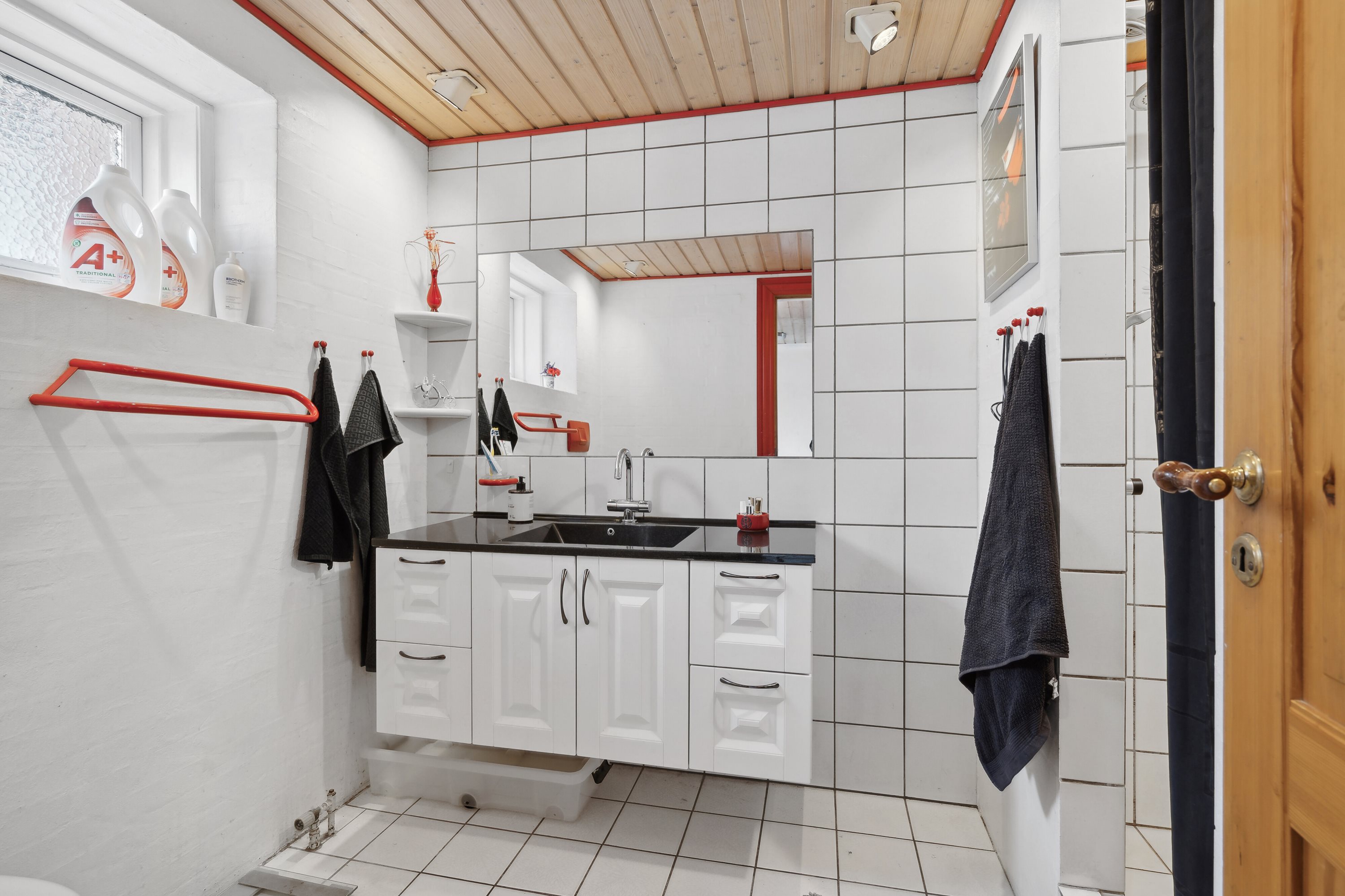 Fremhævet badeværelse billede i fuldskærmstilstand. Billede af Slettens Landevej 15, V Egense, 5400 Bogense