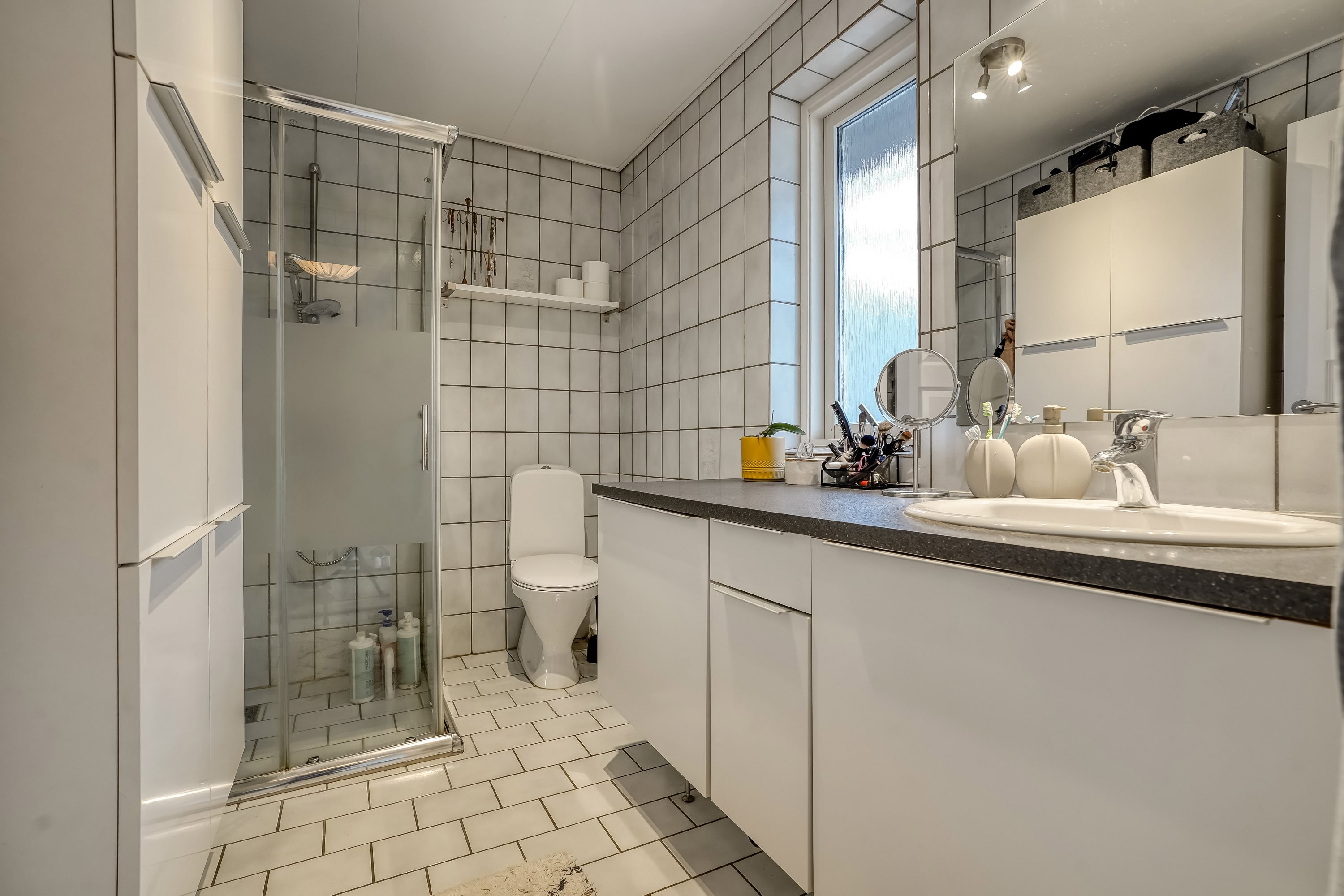 Fremhævet badeværelse billede i fuldskærmstilstand. Billede af Toftekær 61B, 5471 Søndersø