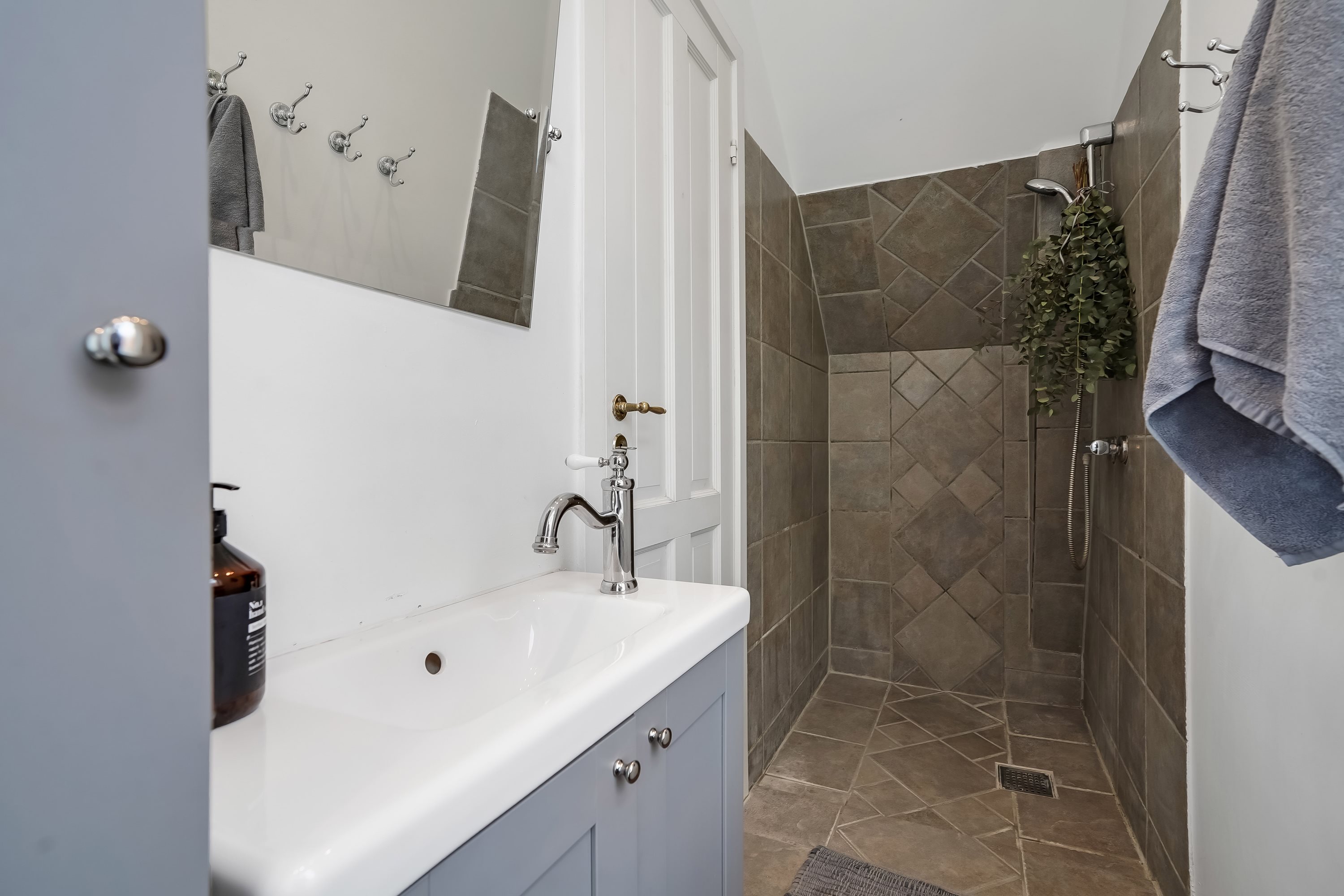 Fremhævet badeværelse billede i fuldskærmstilstand. Billede af Fasanvej 25, 1., 5230 Odense M