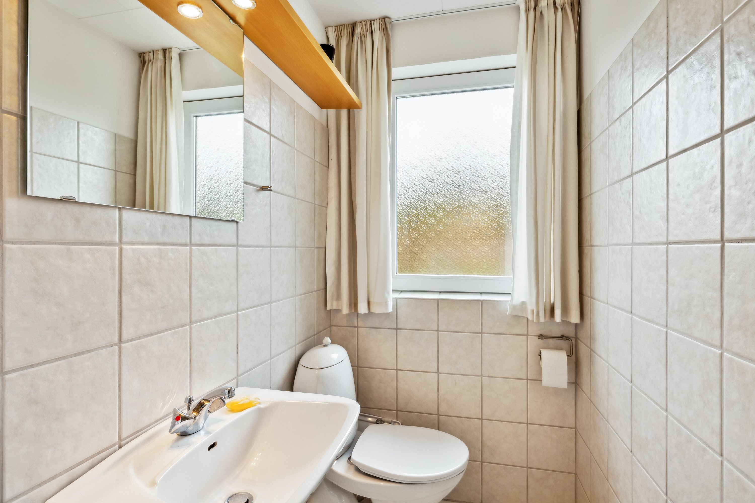 Fremhævet badeværelse billede i fuldskærmstilstand. Billede af Baunevænget 14, 8410 Rønde