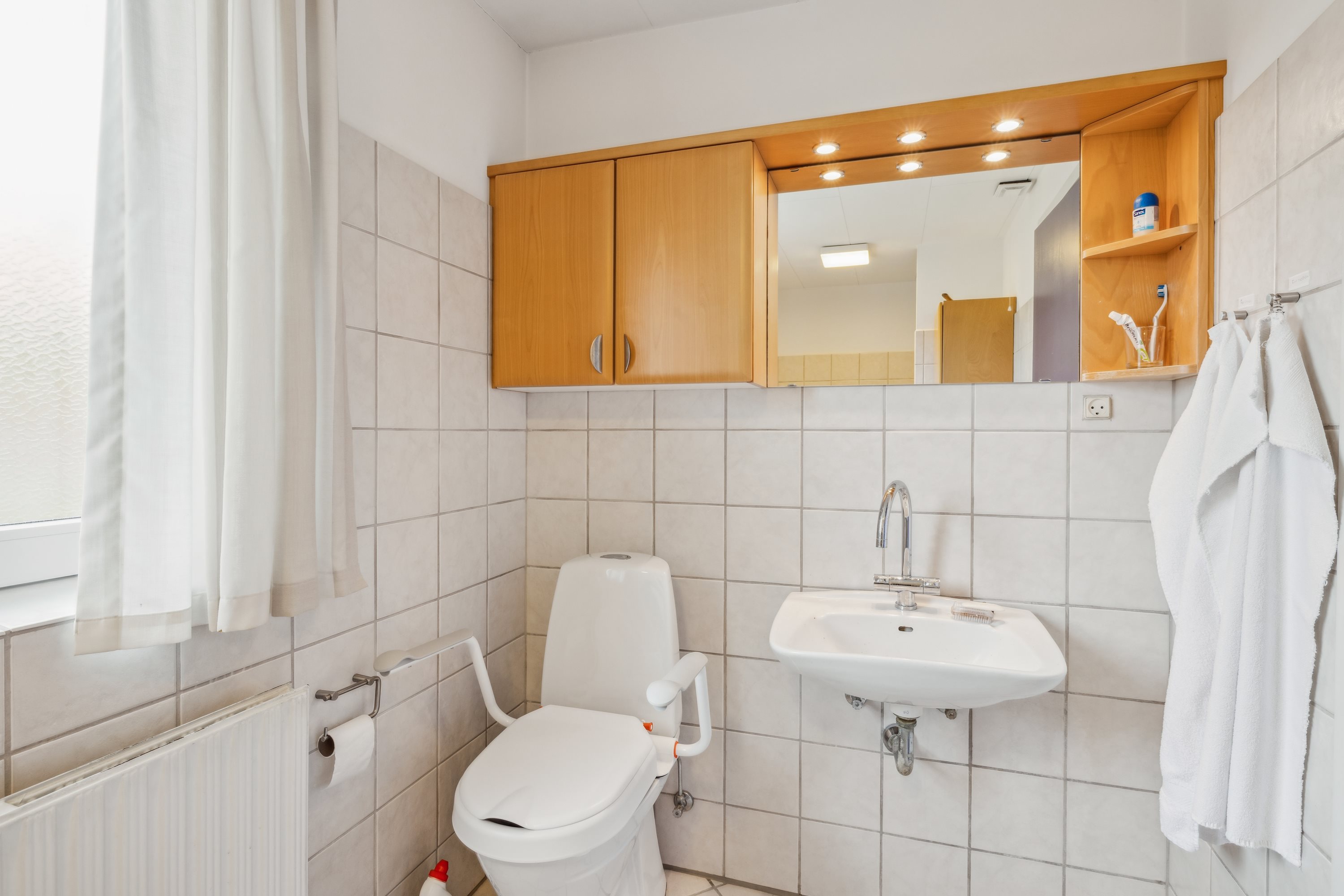 Fremhævet badeværelse billede i fuldskærmstilstand. Billede af Baunevænget 14, 8410 Rønde