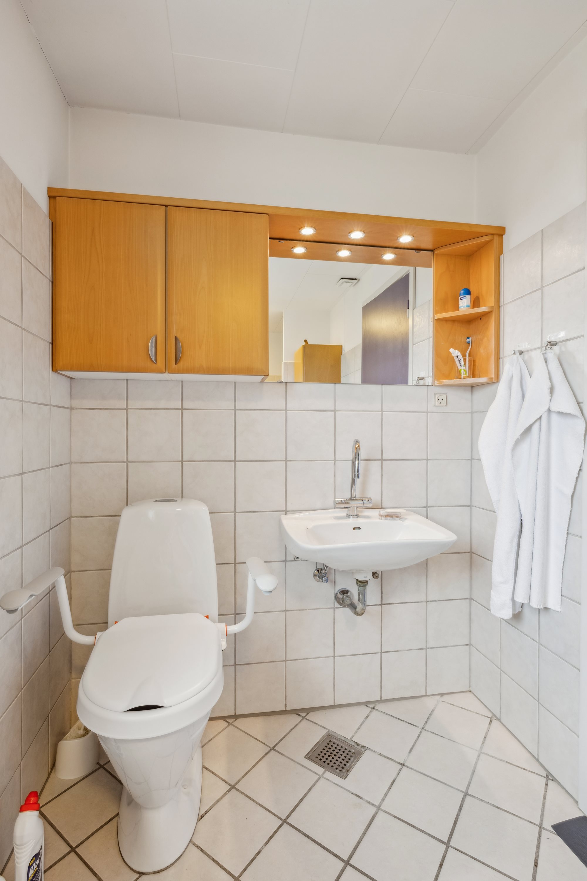 Fremhævet badeværelse billede i fuldskærmstilstand. Billede af Baunevænget 14, 8410 Rønde