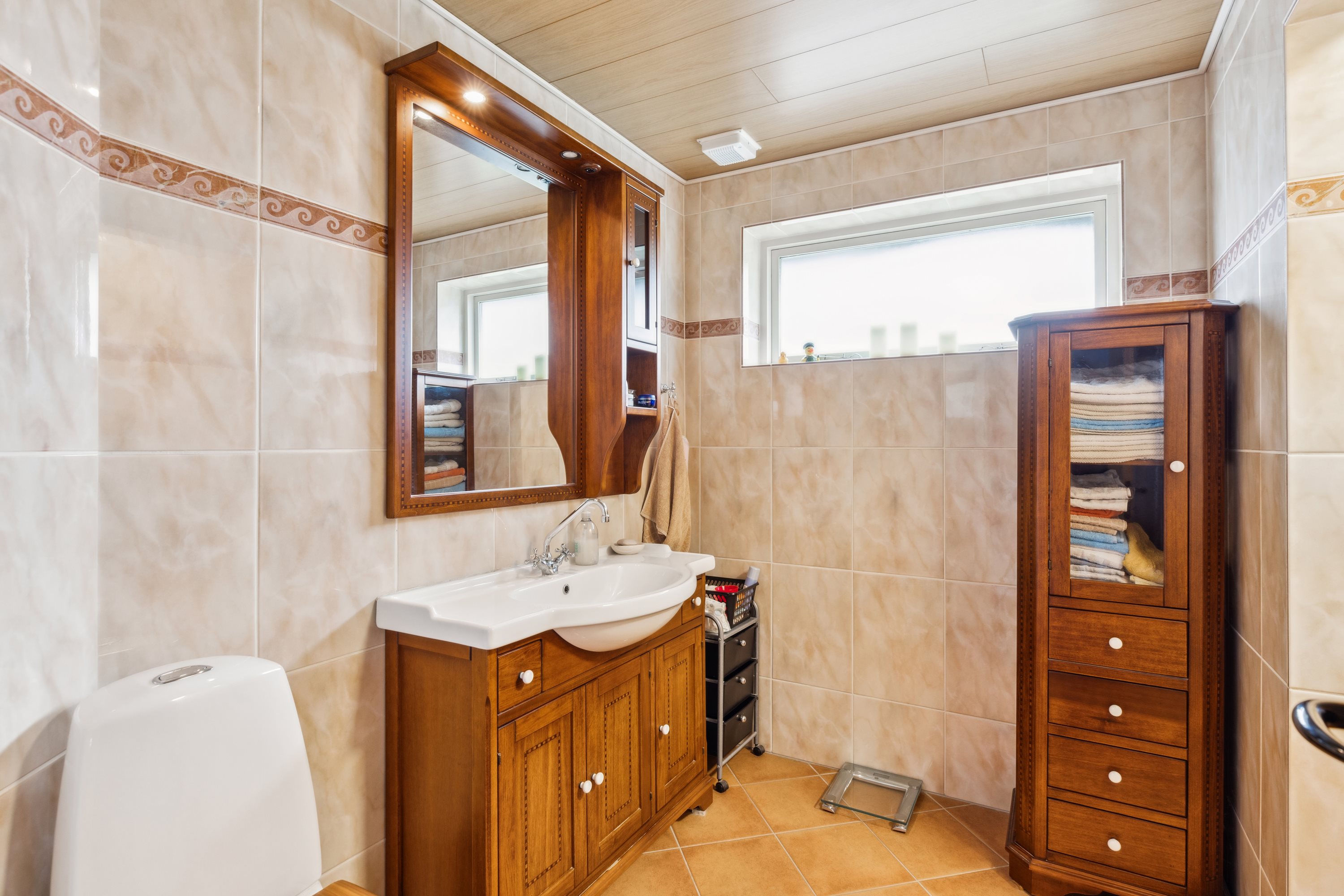 Fremhævet badeværelse billede i fuldskærmstilstand. Billede af Drosselvænget 1, 6760 Ribe