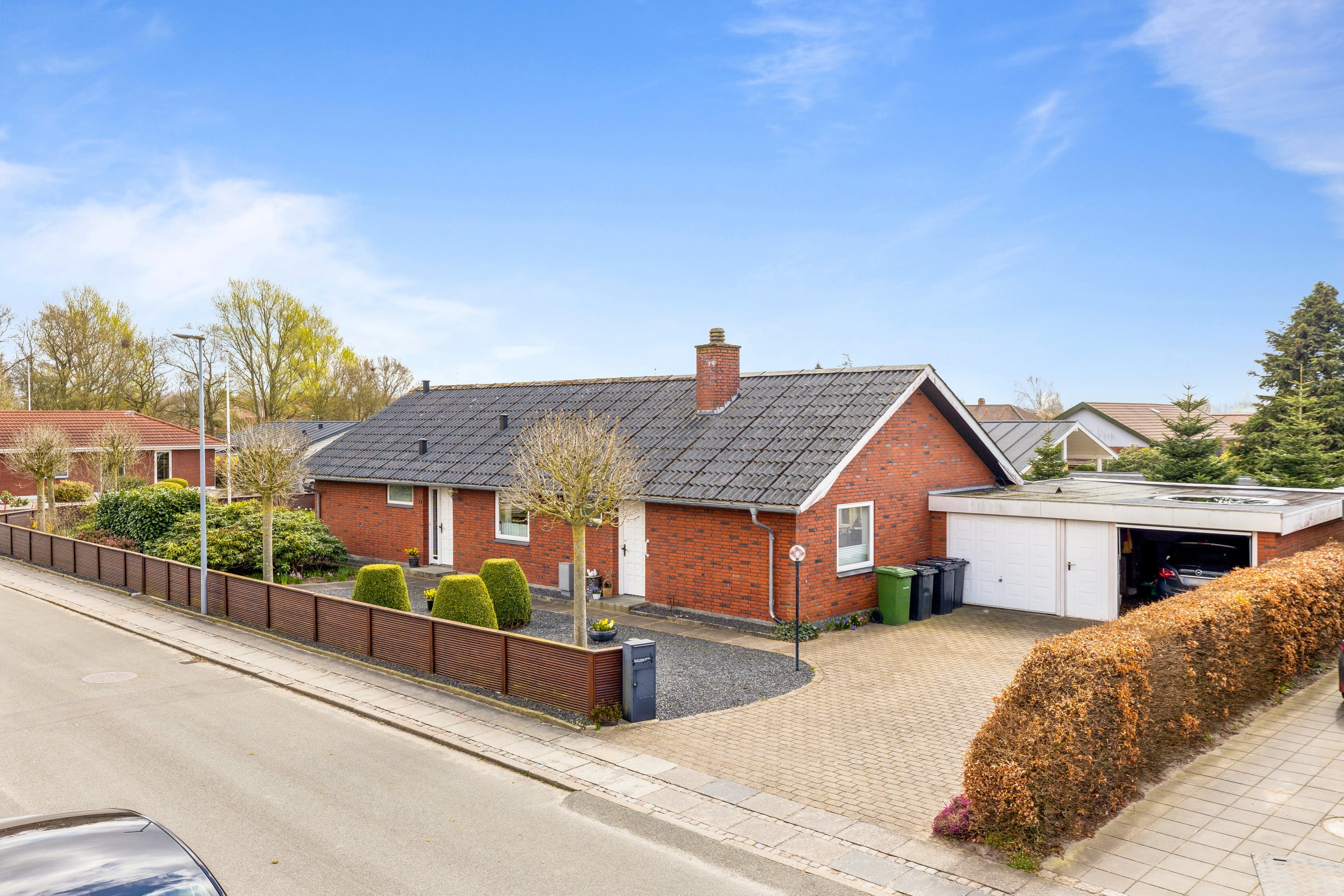 Miniaturebillede 1: ejendommen. Billede af Drosselvænget 1, 6760 Ribe