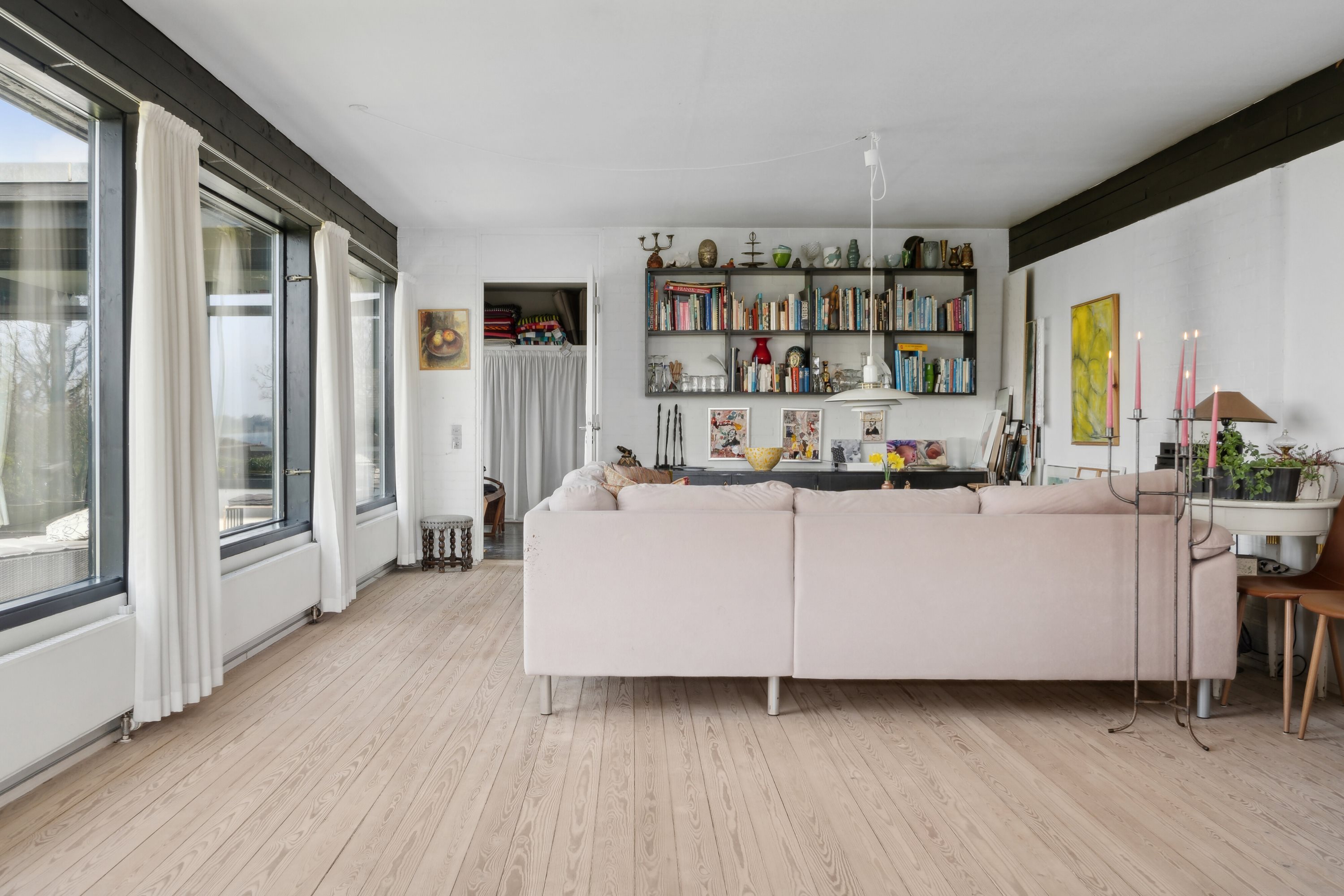 Fremhævet stue billede i fuldskærmstilstand. Billede af Baldersvænget 10, Thurø, 5700 Svendborg