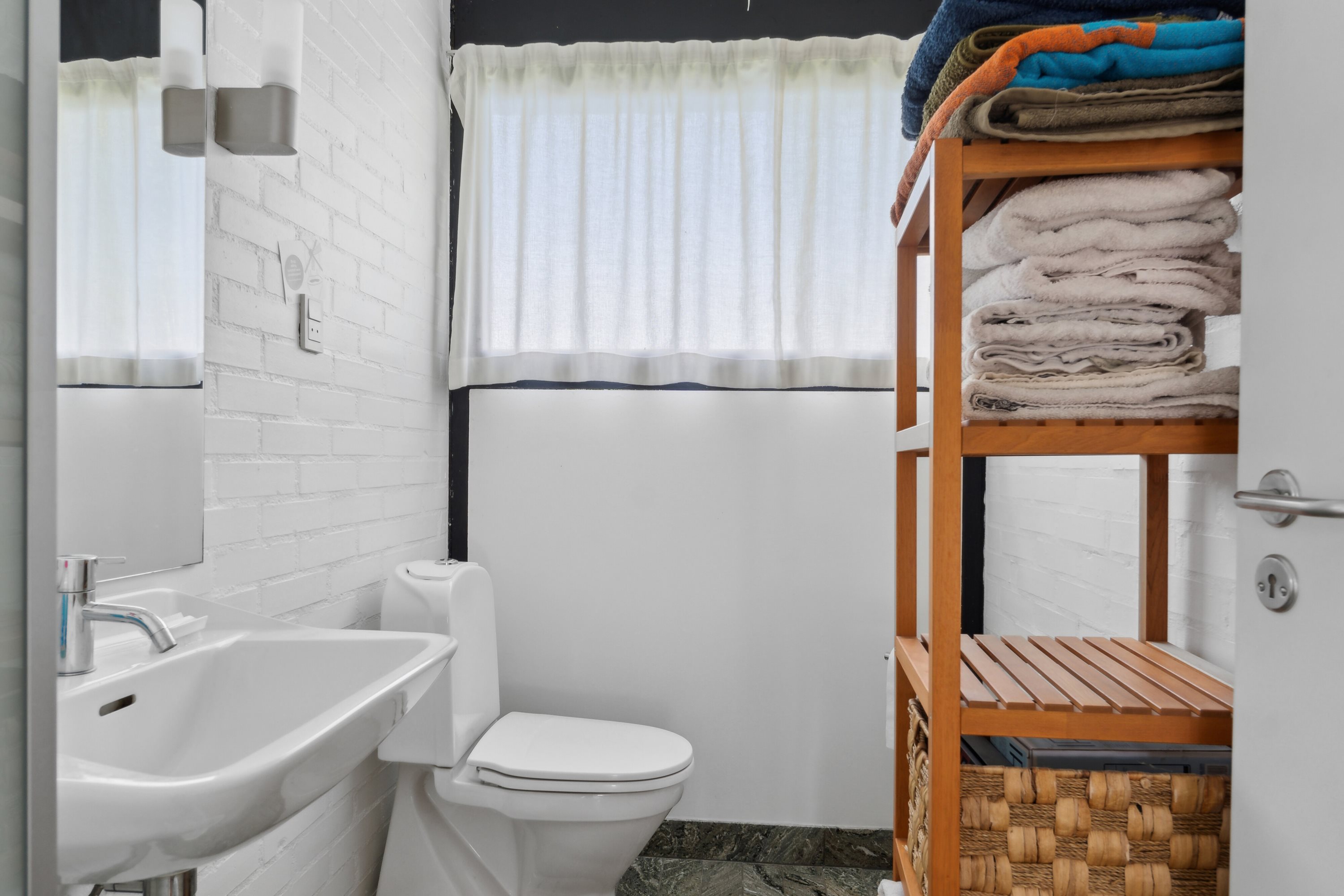 Fremhævet badeværelse billede i fuldskærmstilstand. Billede af Baldersvænget 10, Thurø, 5700 Svendborg