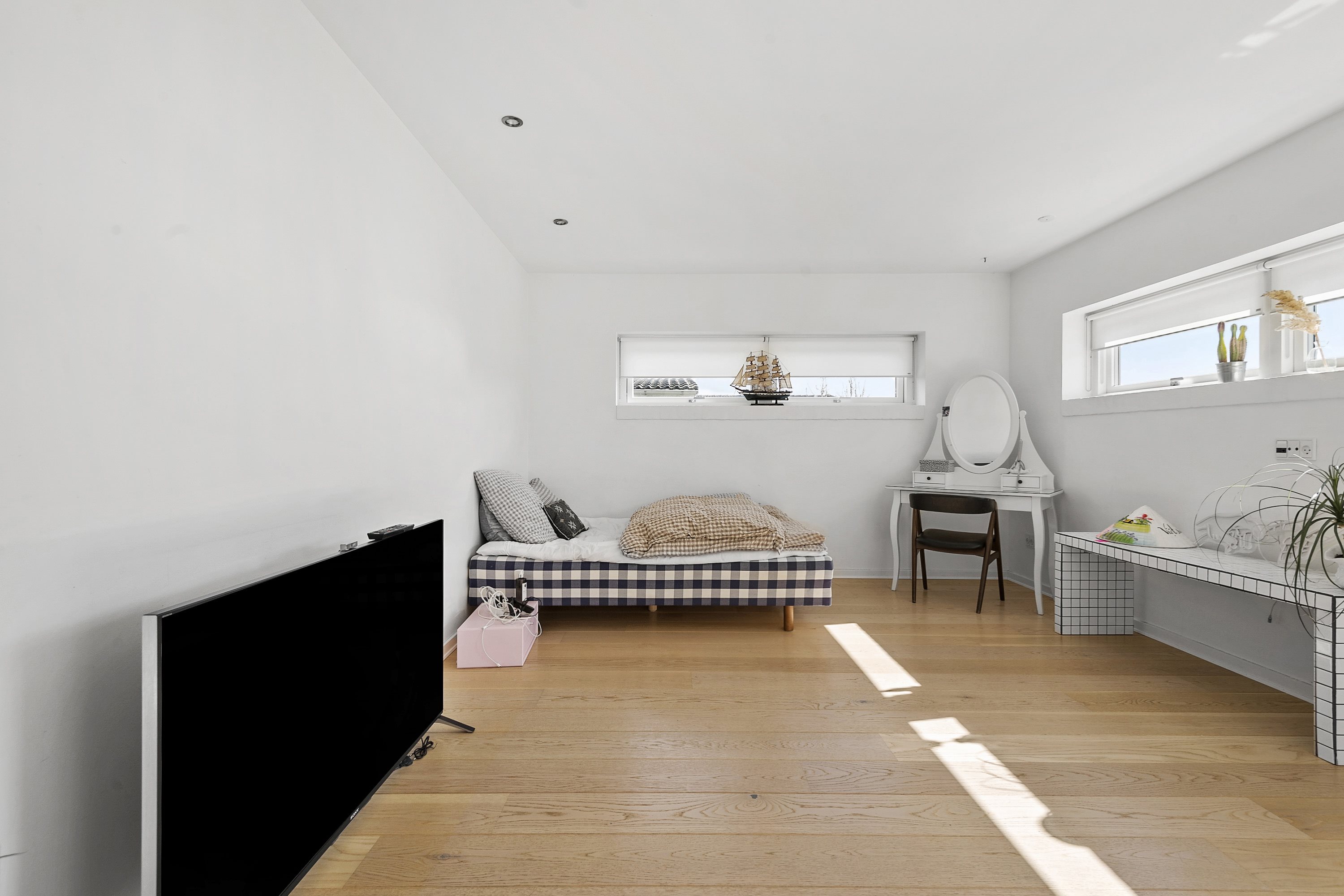 Fremhævet soveværelse billede i fuldskærmstilstand. Billede af Landlystvej 136, Tarp, 6715 Esbjerg N