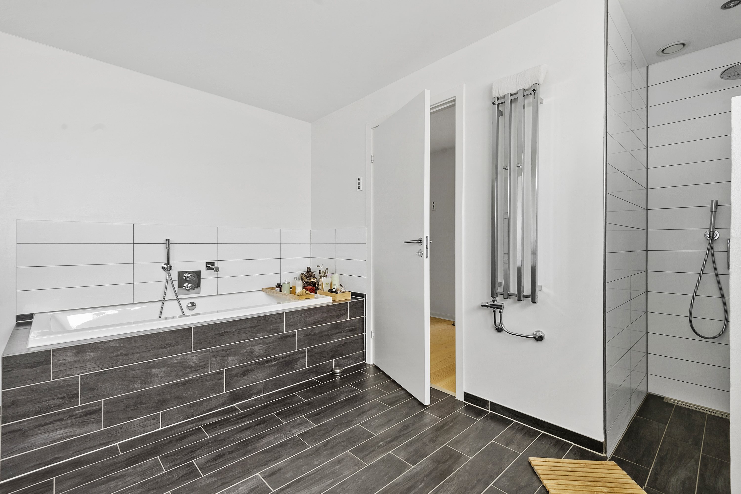 Fremhævet badeværelse billede i fuldskærmstilstand. Billede af Landlystvej 136, Tarp, 6715 Esbjerg N