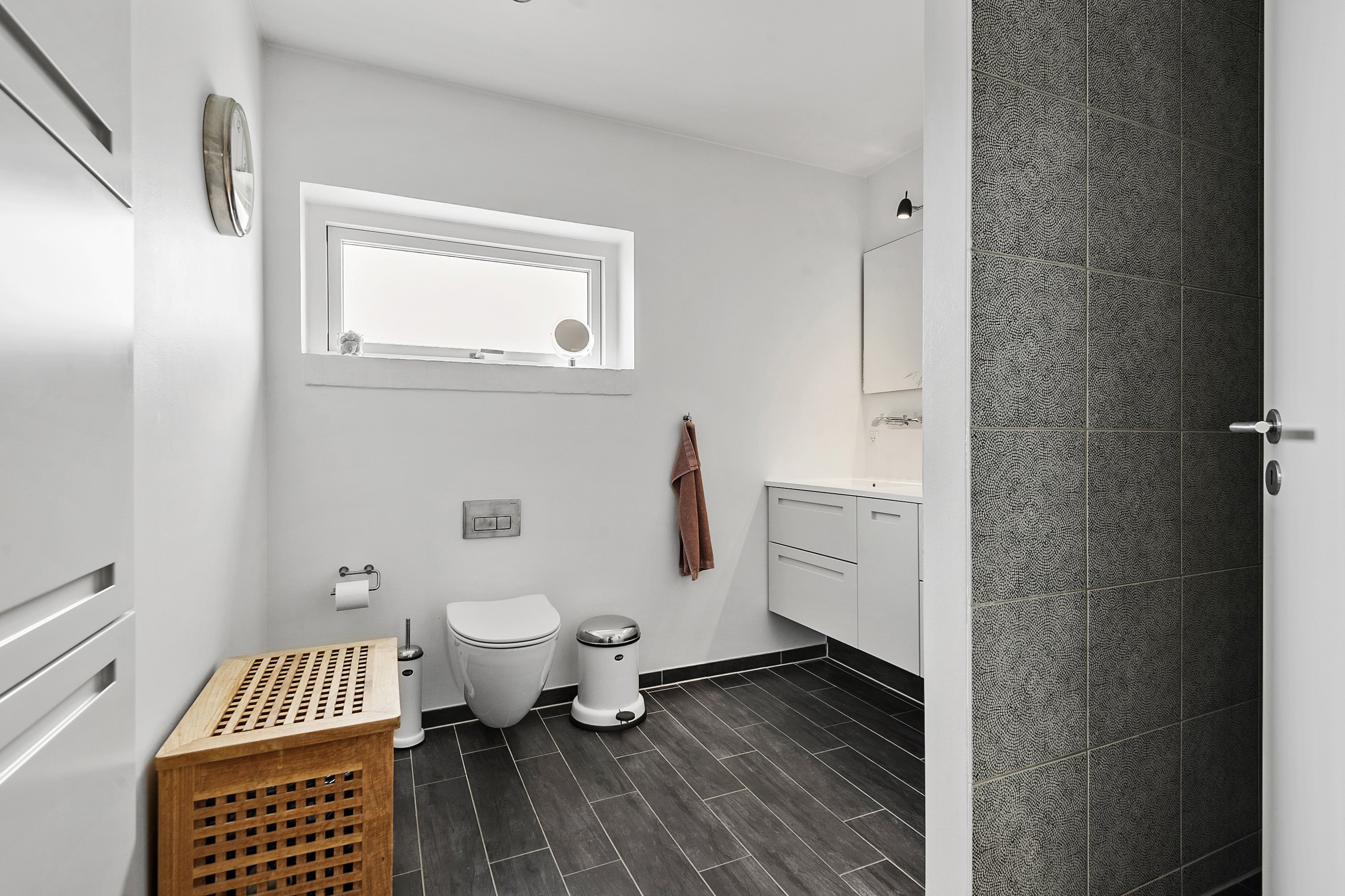 Fremhævet badeværelse billede i fuldskærmstilstand. Billede af Landlystvej 136, Tarp, 6715 Esbjerg N