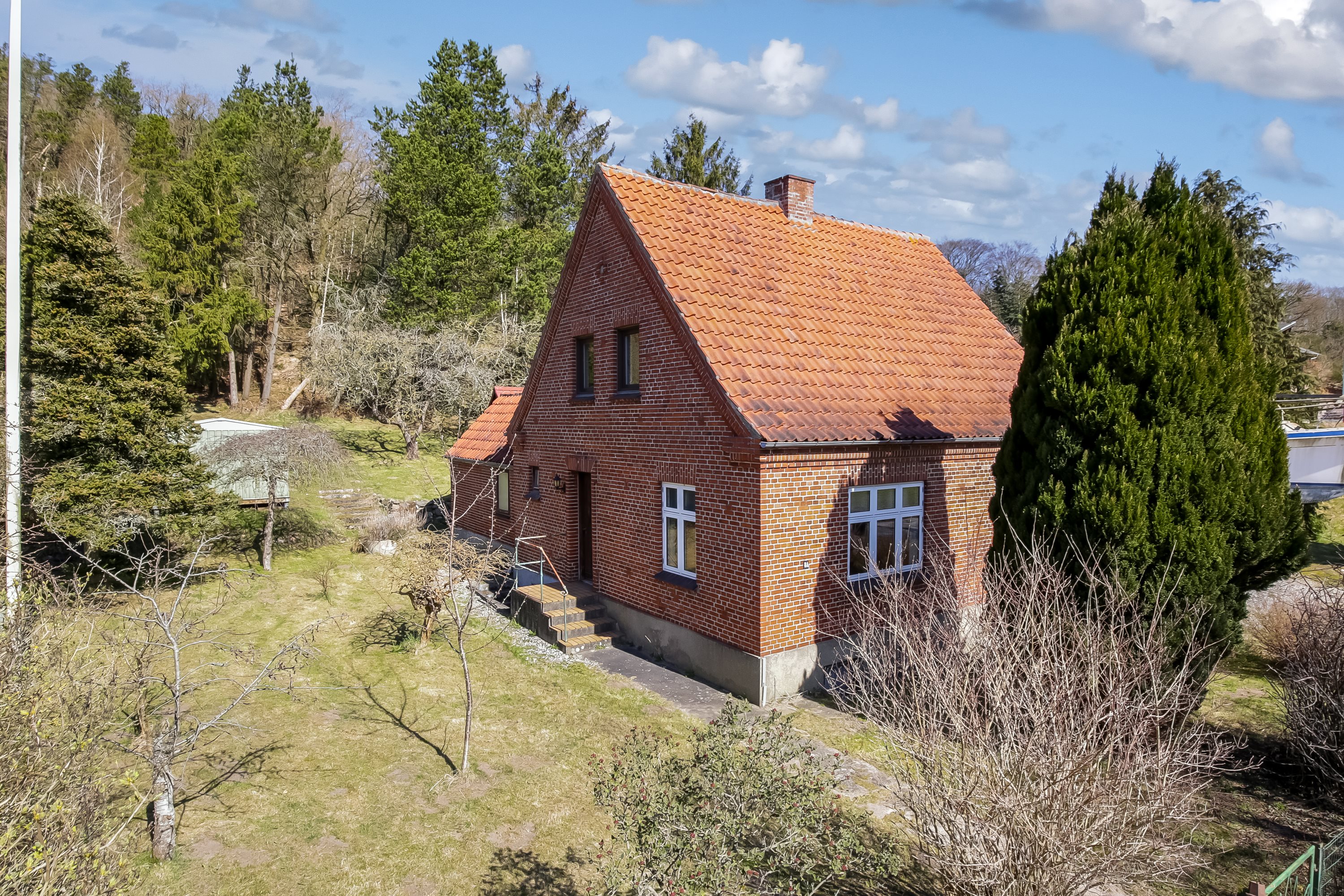 Fremhævet  billede i fuldskærmstilstand. Billede af Stovbakken 8A, Kastrup, 8544 Mørke