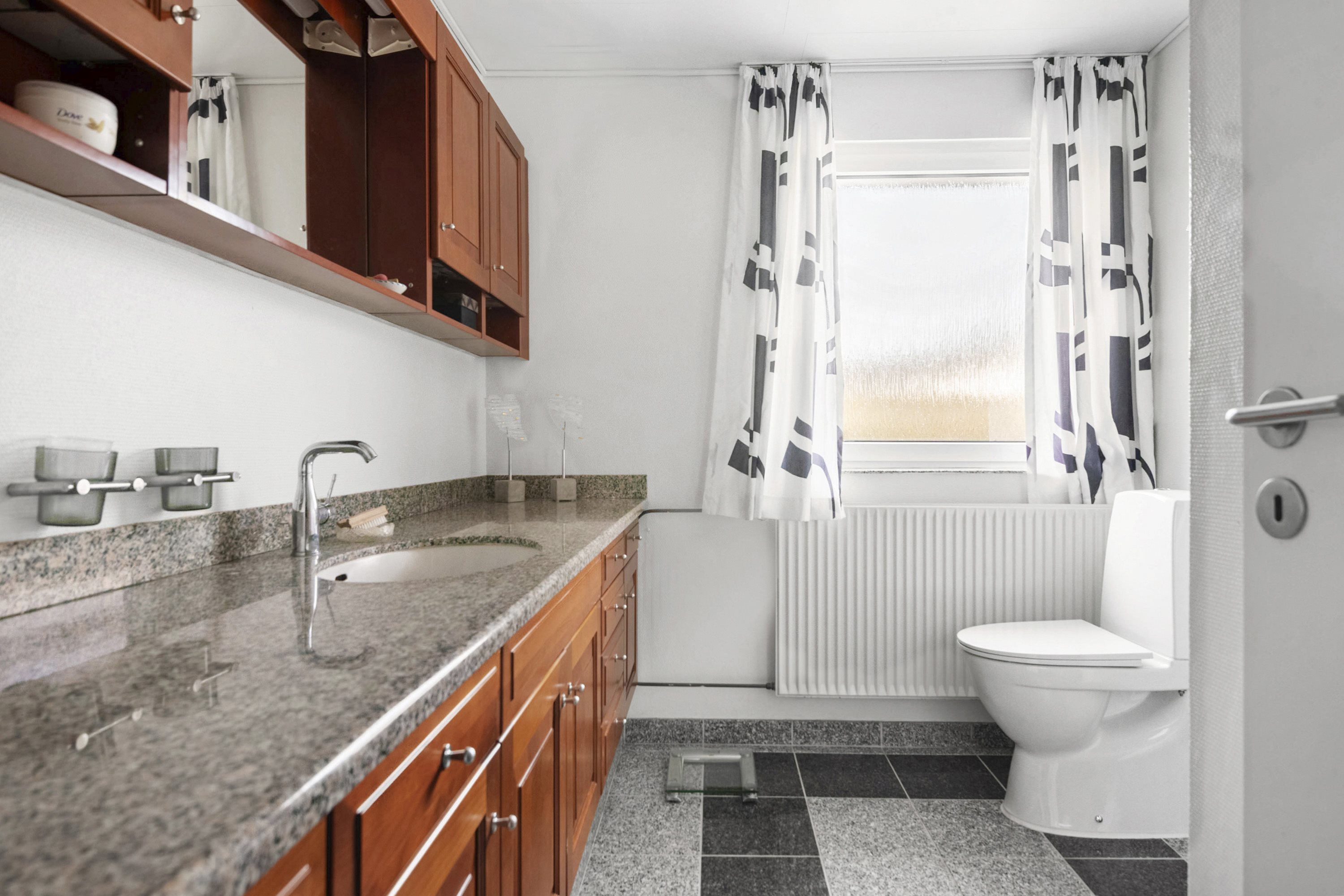 Fremhævet  billede i fuldskærmstilstand. Billede af Skolegade 40, Hou, 8300 Odder