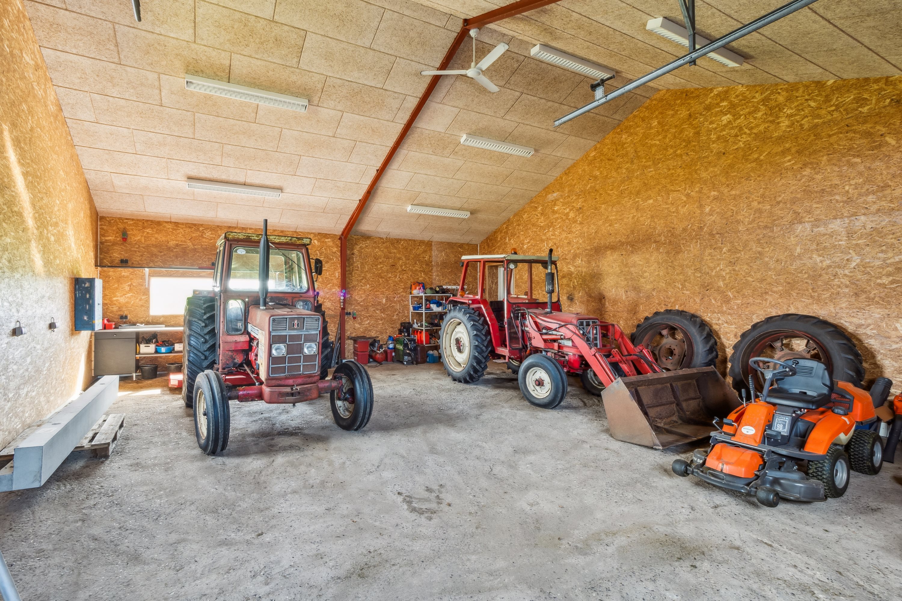 Fremhævet garage billede i fuldskærmstilstand. Billede af Aakjærsvej 57, Ø. Lyby, 7870 Roslev