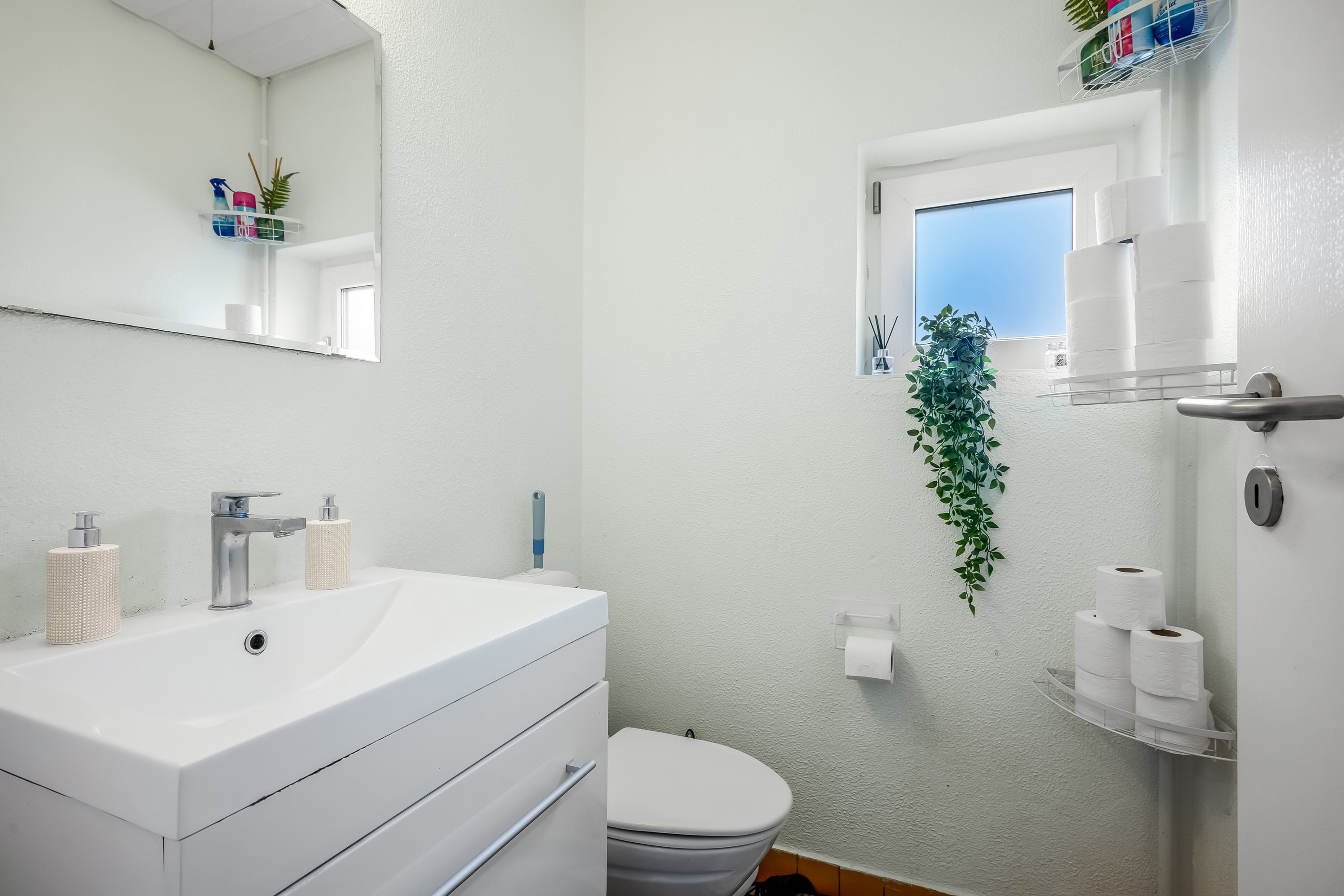 Fremhævet toilet billede i fuldskærmstilstand. Billede af P O Pedersens Vej 41, 7500 Holstebro