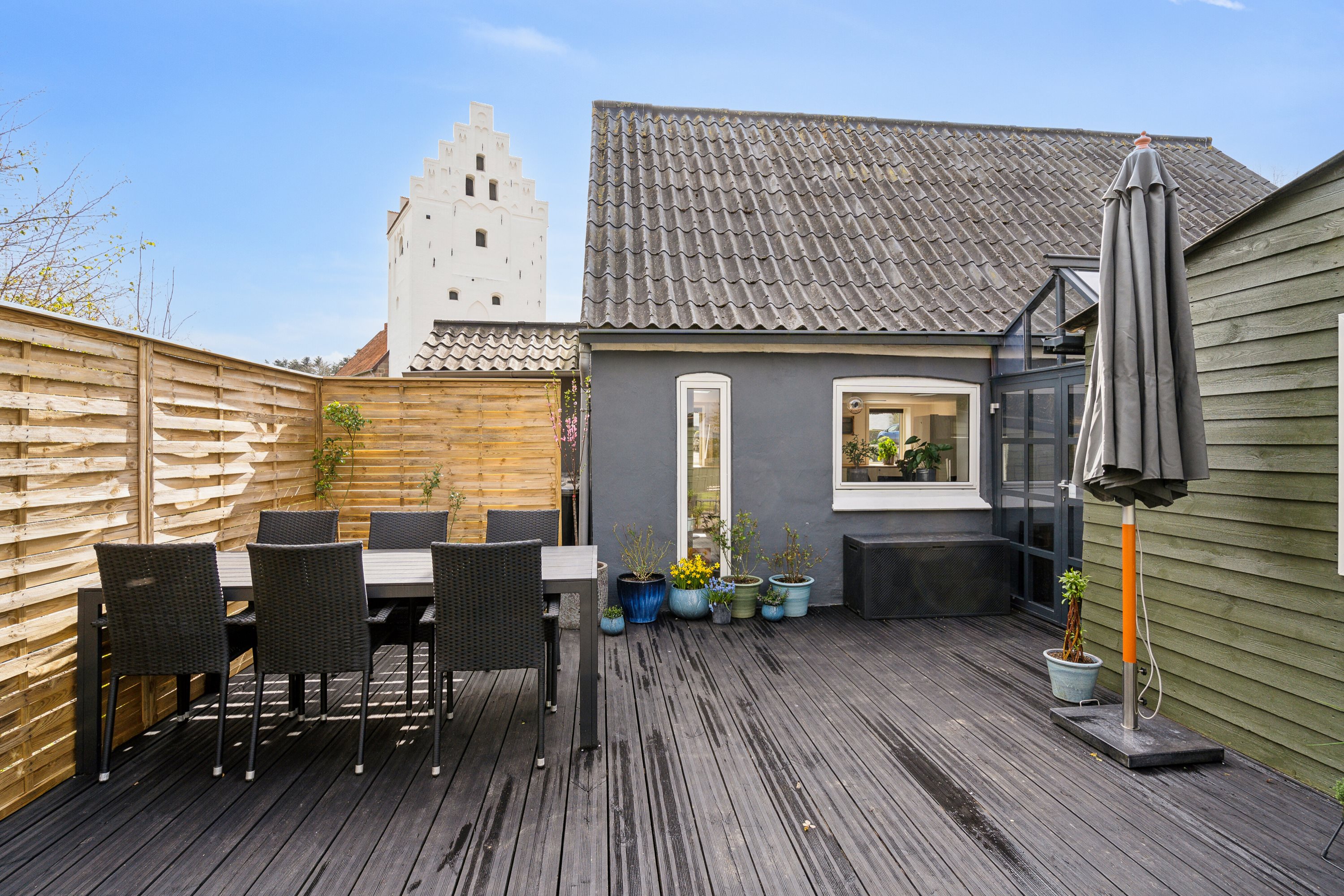 Fremhævet terrasse billede i fuldskærmstilstand. Billede af Kirkevej 1, Særslev, 5471 Søndersø