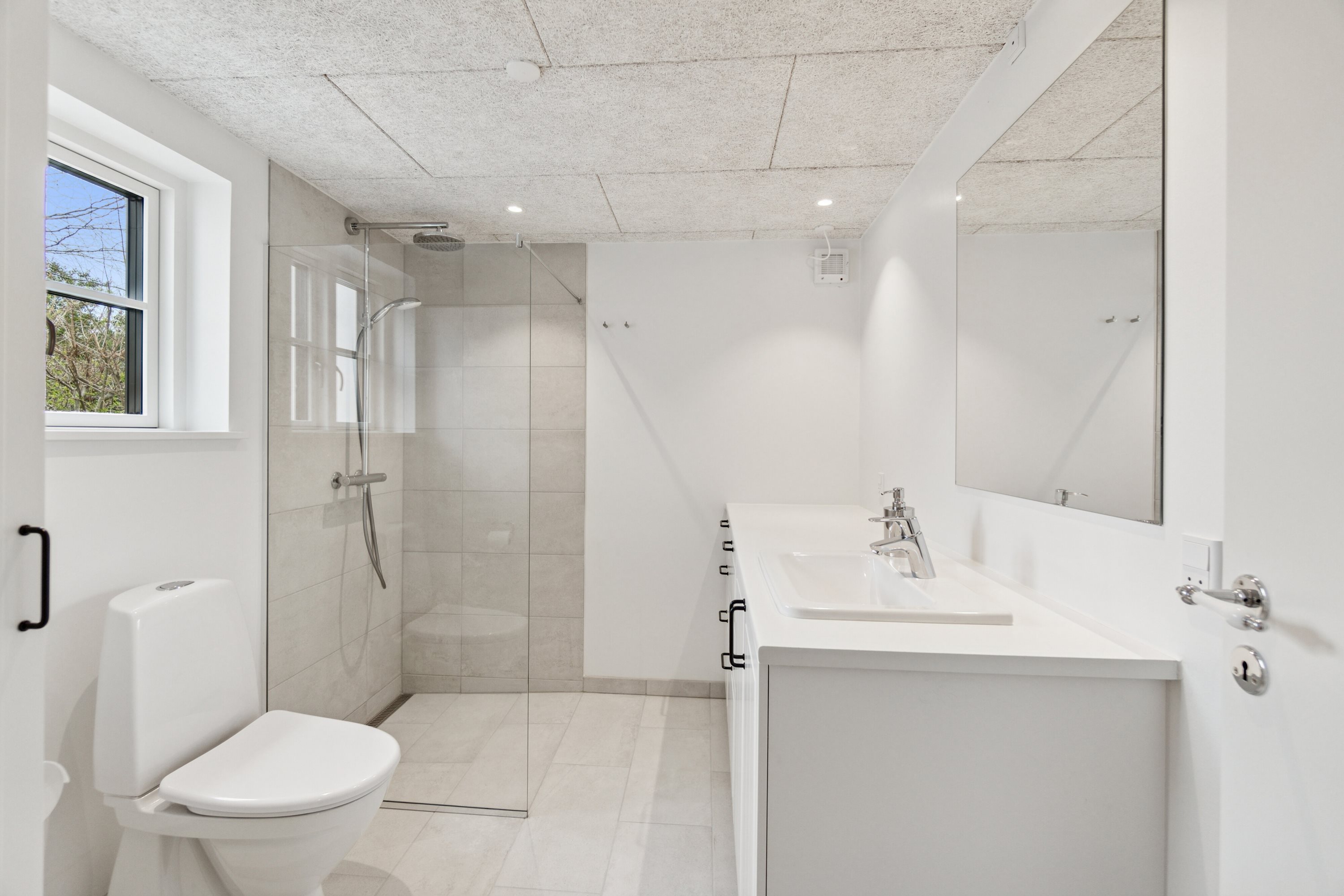 Fremhævet badeværelse billede i fuldskærmstilstand. Billede af Bülowsvej 15, 4230 Skælskør