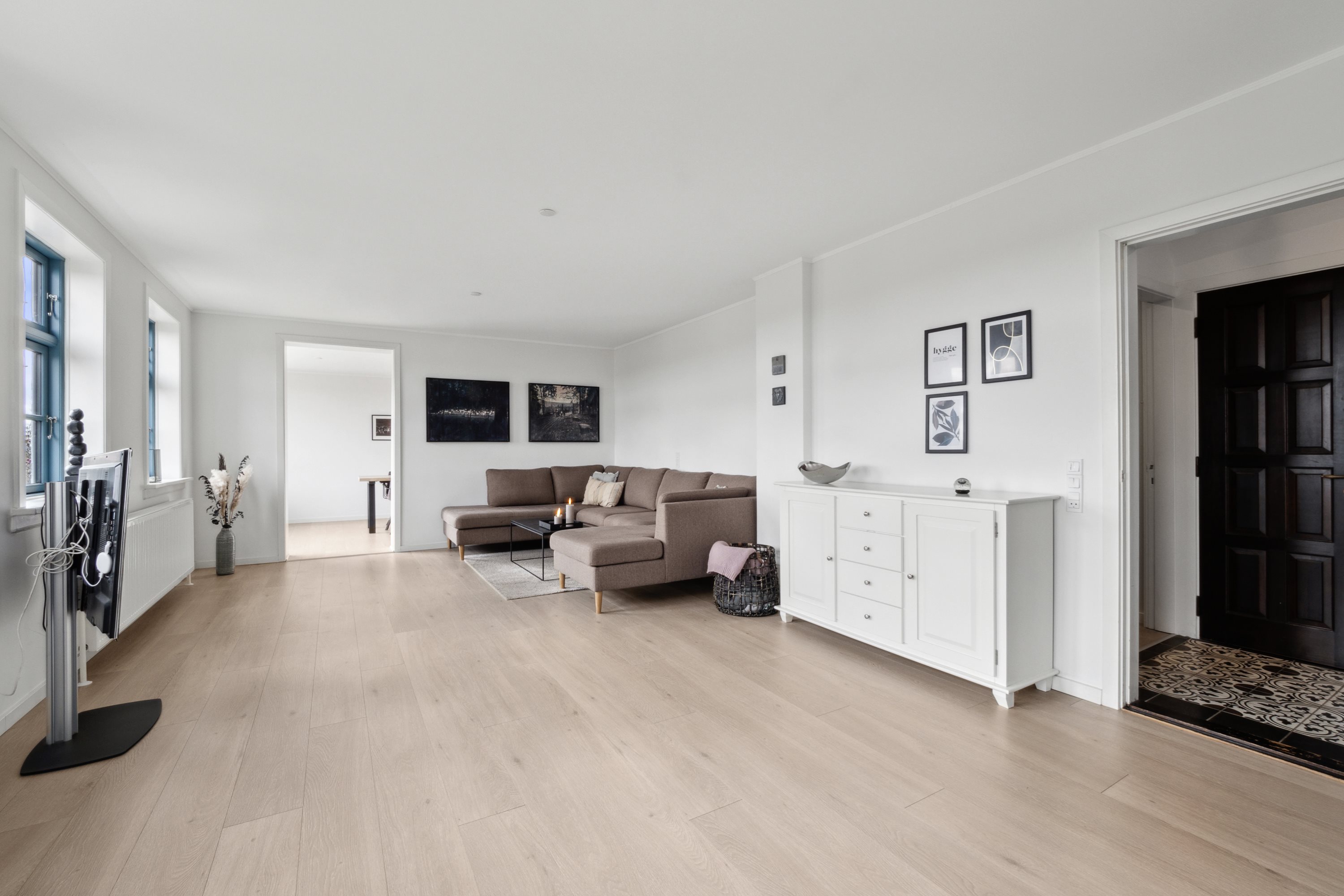 Fremhævet stue billede i fuldskærmstilstand. Billede af Gyvelvej 2, 8800 Viborg