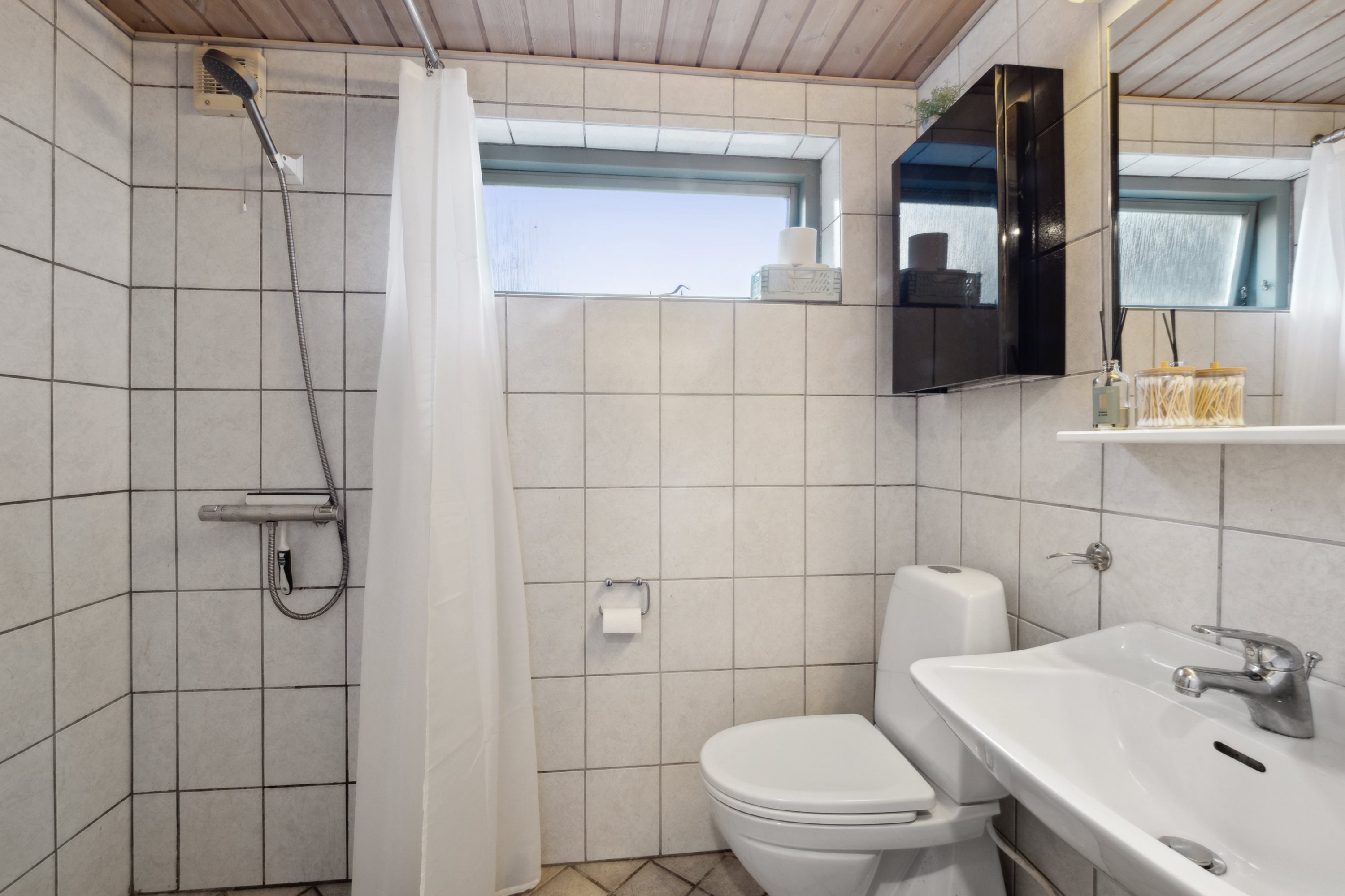 Fremhævet badeværelse billede i fuldskærmstilstand. Billede af Gyvelvej 2, 8800 Viborg