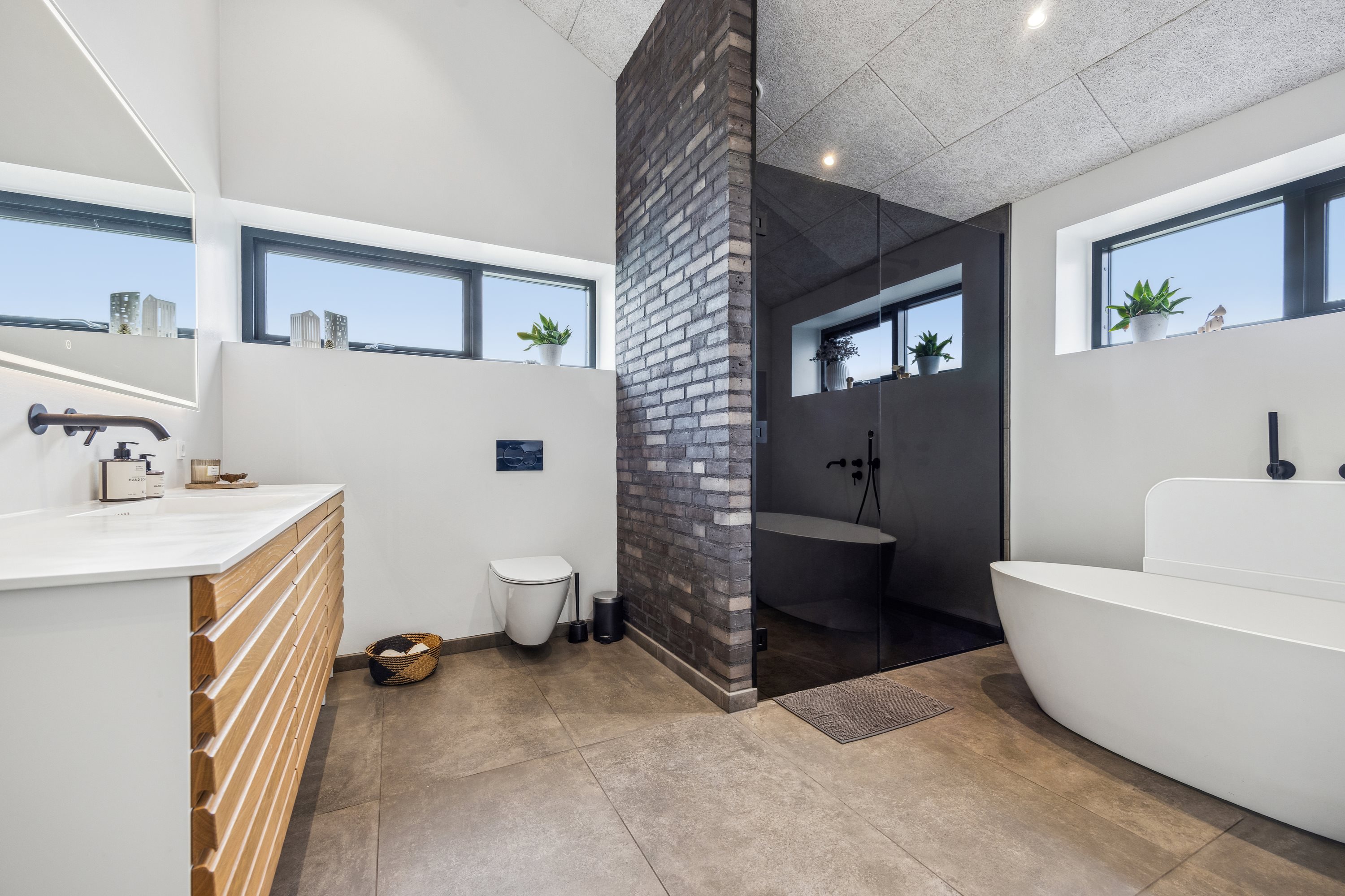 Fremhævet badeværelse billede i fuldskærmstilstand. Billede af Solhvervs Alle 5, 9440 Aabybro