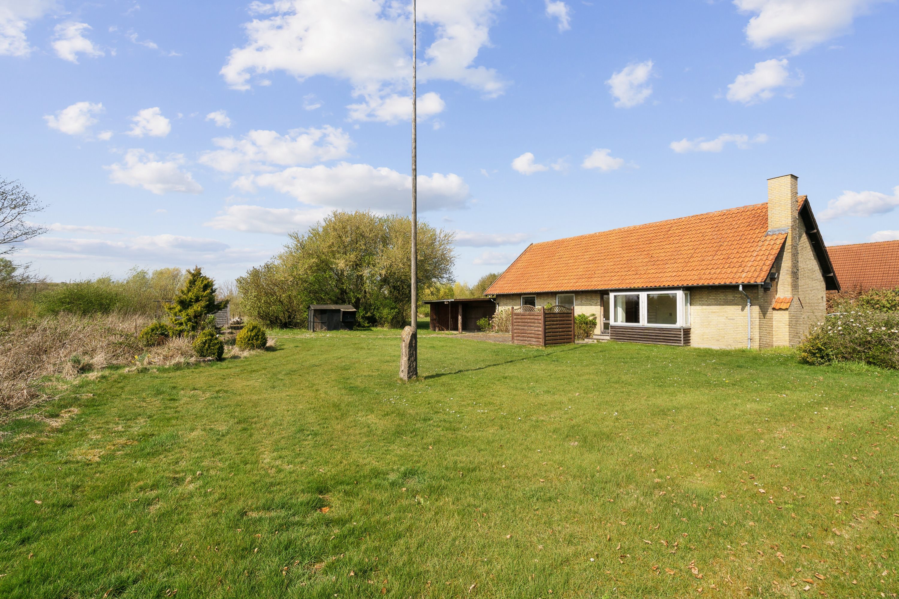 Fremhævet udendørs billede i fuldskærmstilstand. Billede af Udlodgyden 17, Davinde, 5220 Odense SØ