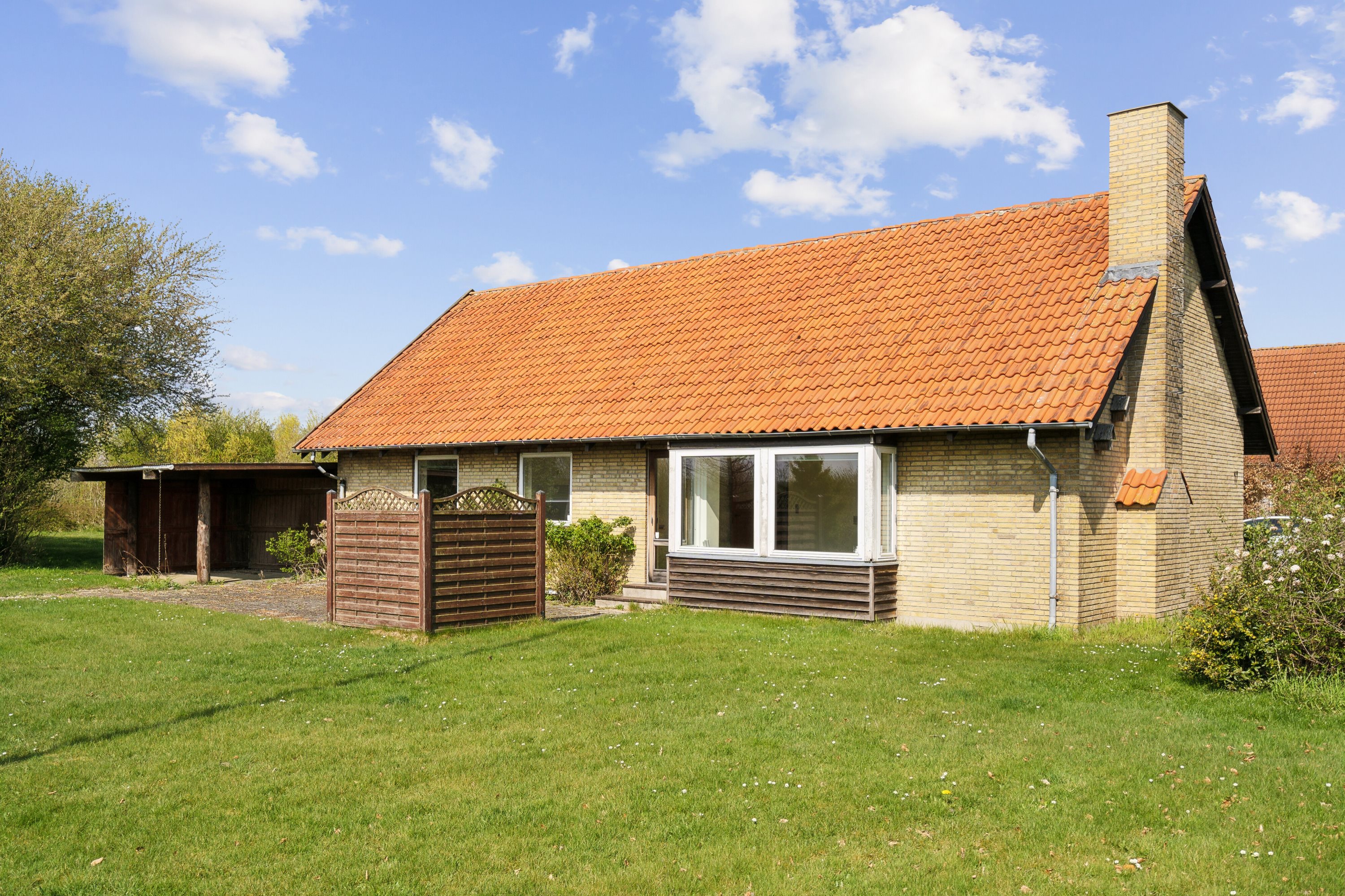 Fremhævet udendørs billede i fuldskærmstilstand. Billede af Udlodgyden 17, Davinde, 5220 Odense SØ