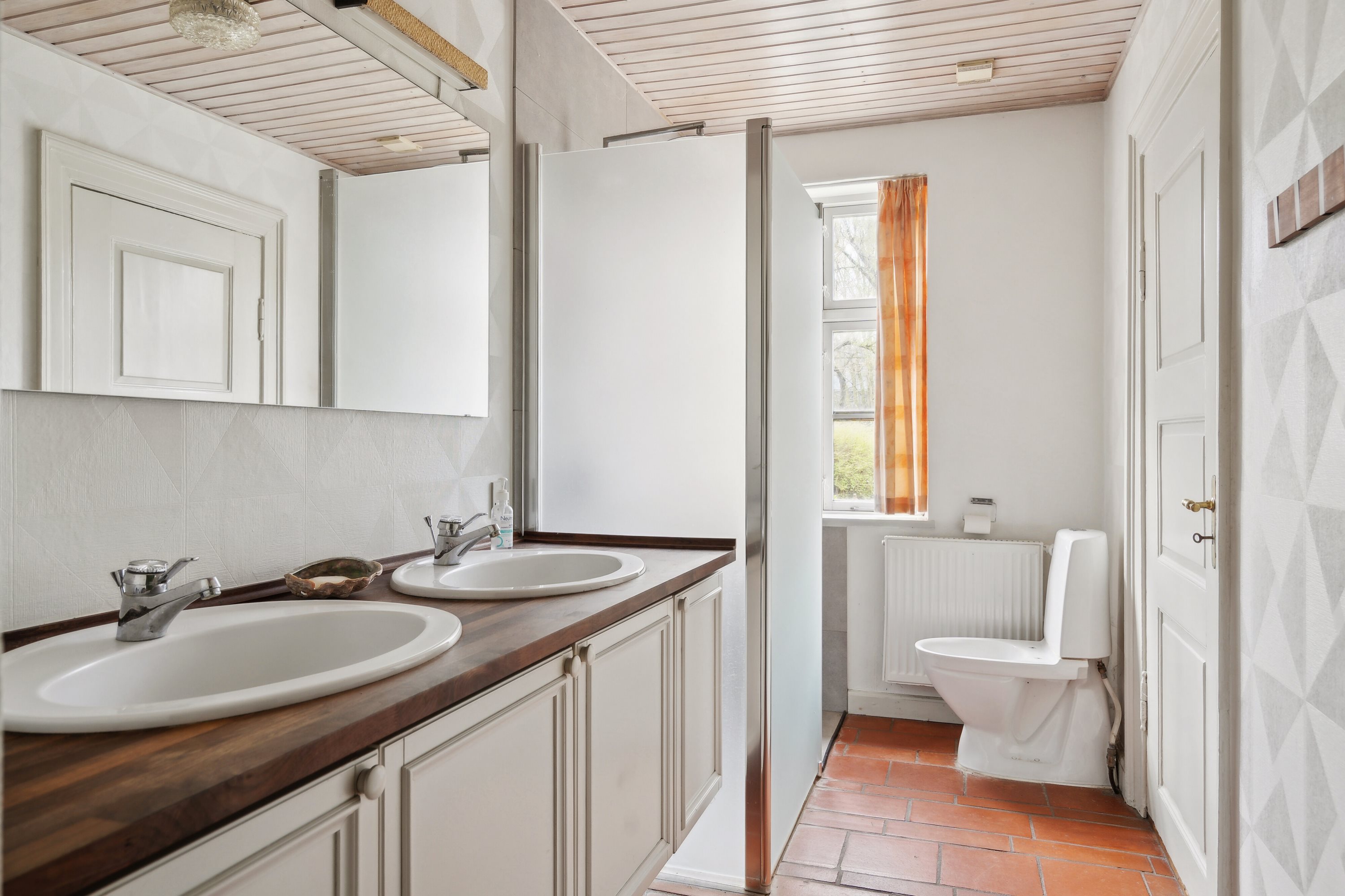 Fremhævet badeværelse billede i fuldskærmstilstand. Billede af Udlodgyden 20, Davinde, 5220 Odense SØ