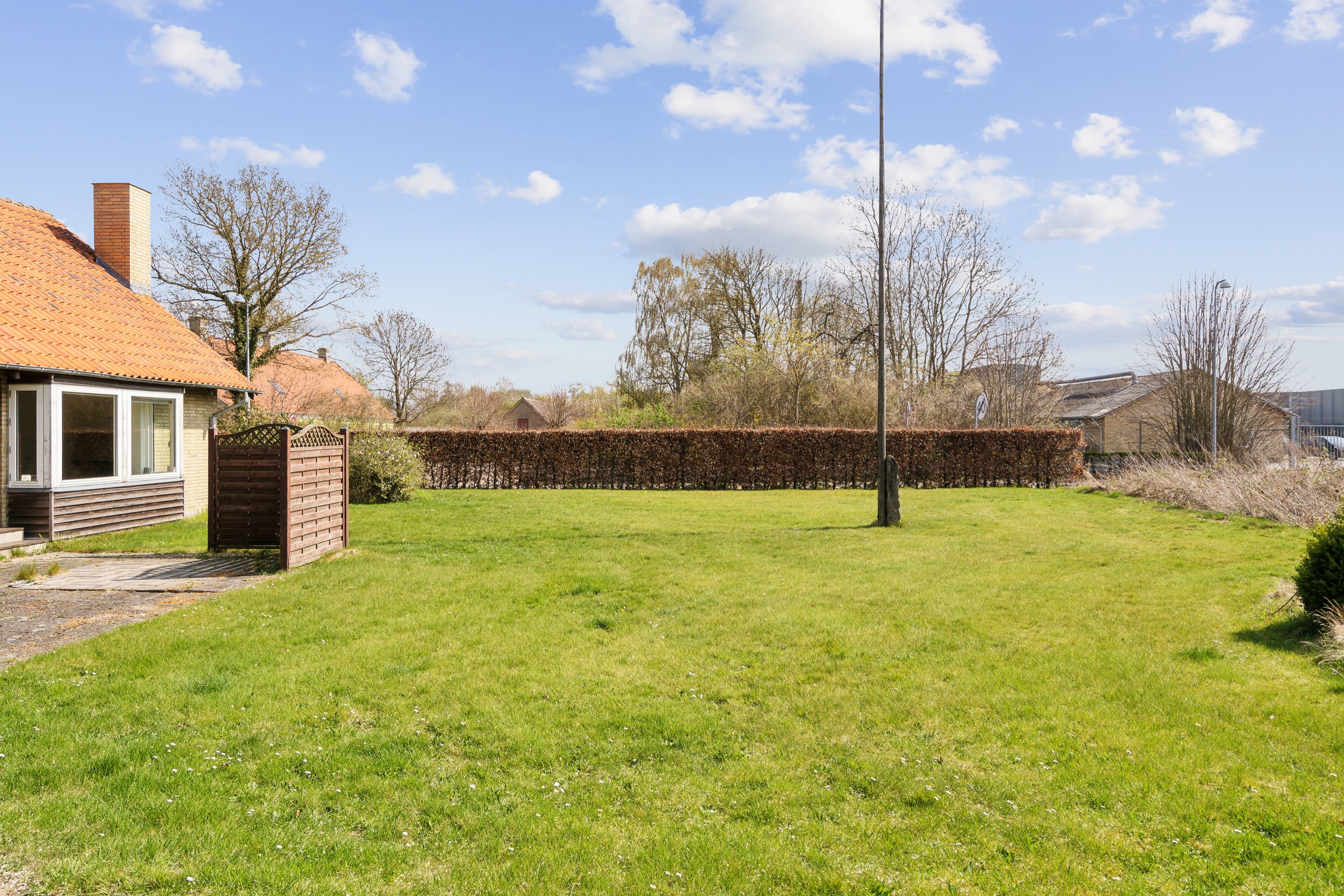 Fremhævet udendørs billede i fuldskærmstilstand. Billede af Udlodgyden 17, Davinde, 5220 Odense SØ