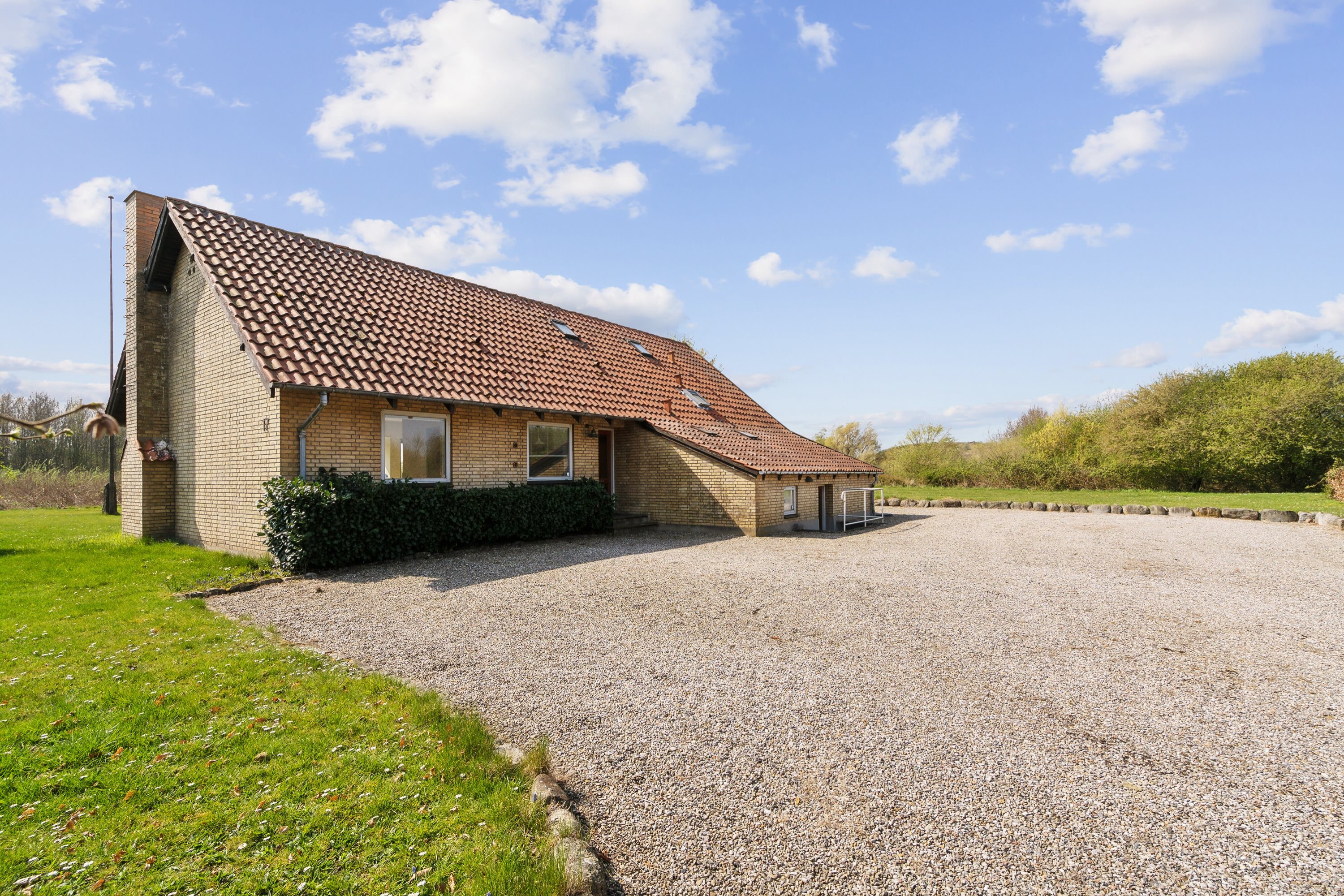 Fremhævet udendørs billede i fuldskærmstilstand. Billede af Udlodgyden 17, Davinde, 5220 Odense SØ