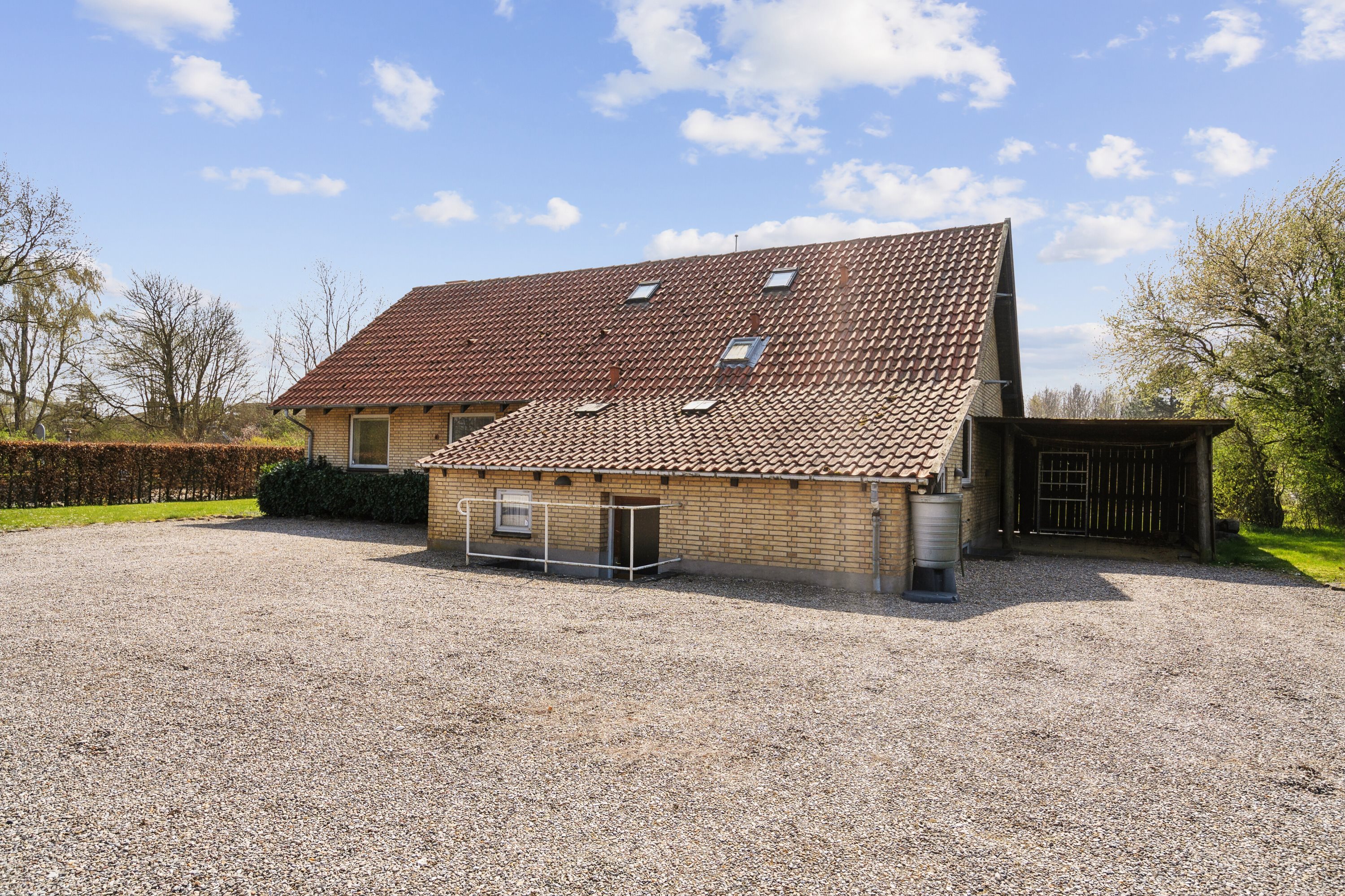 Fremhævet udendørs billede i fuldskærmstilstand. Billede af Udlodgyden 17, Davinde, 5220 Odense SØ