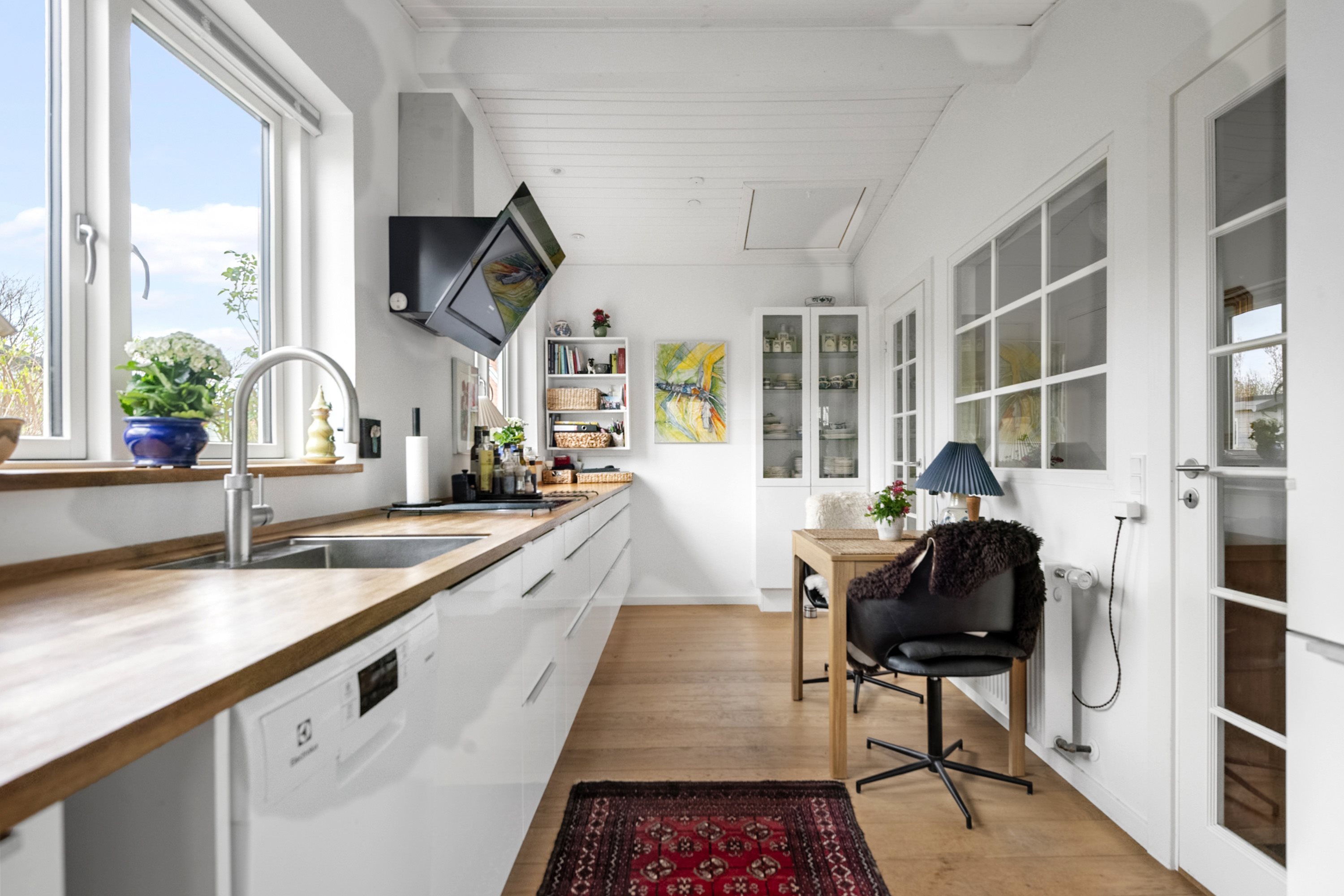 Fremhævet køkken billede i fuldskærmstilstand. Billede af Skolevænget 2, Hou, 8300 Odder