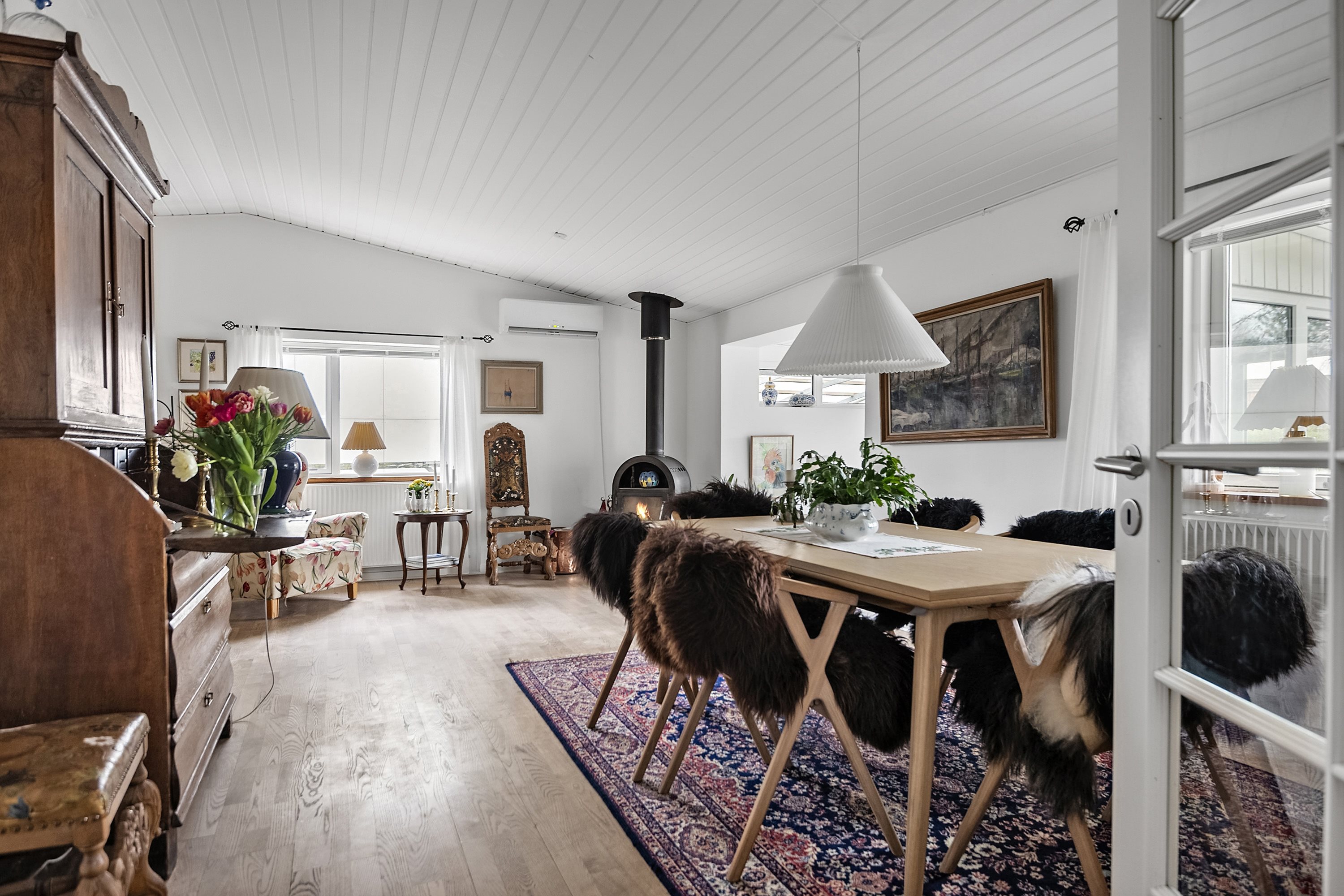 Fremhævet spisestue billede i fuldskærmstilstand. Billede af Skolevænget 2, Hou, 8300 Odder