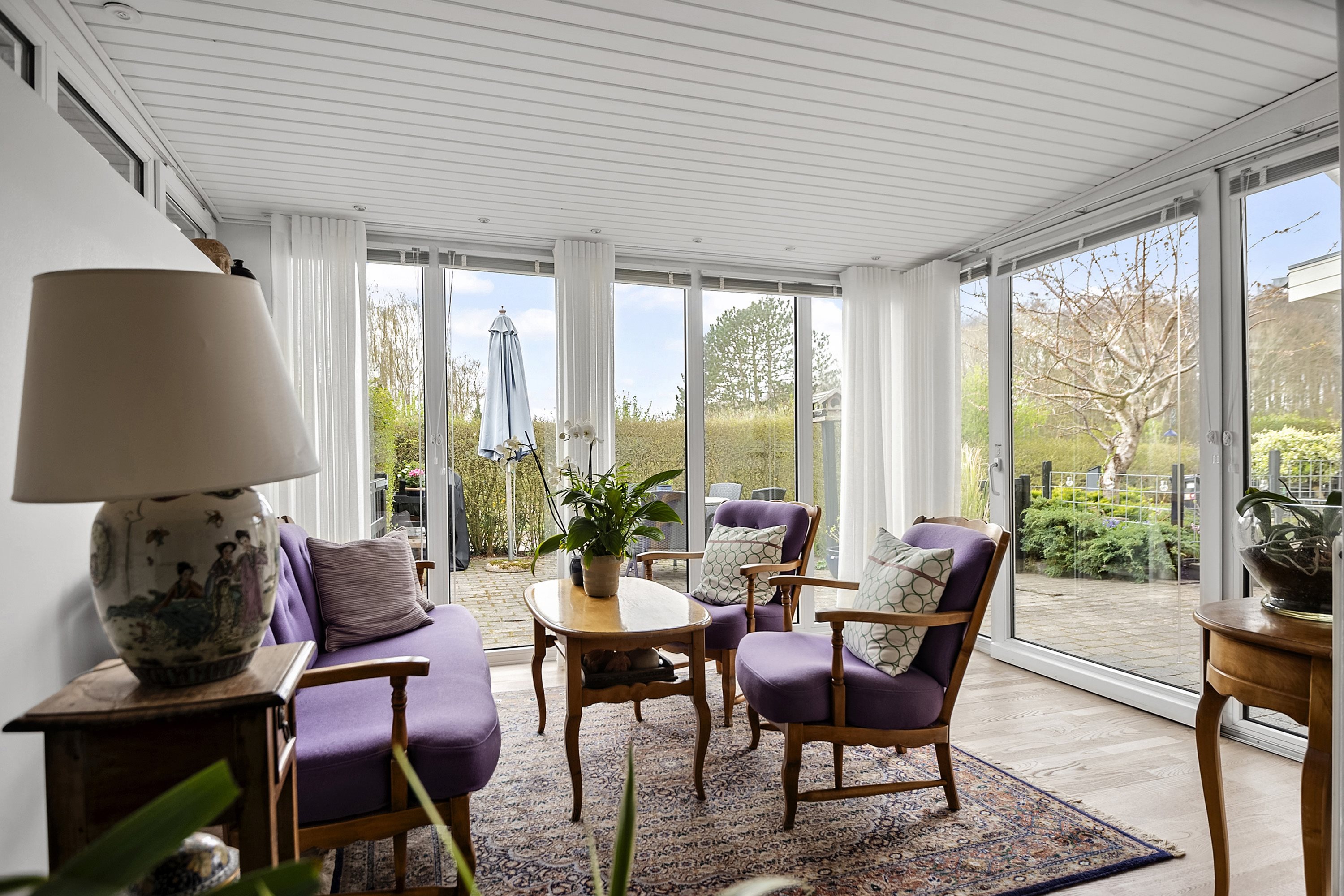 Fremhævet stue billede i fuldskærmstilstand. Billede af Skolevænget 2, Hou, 8300 Odder