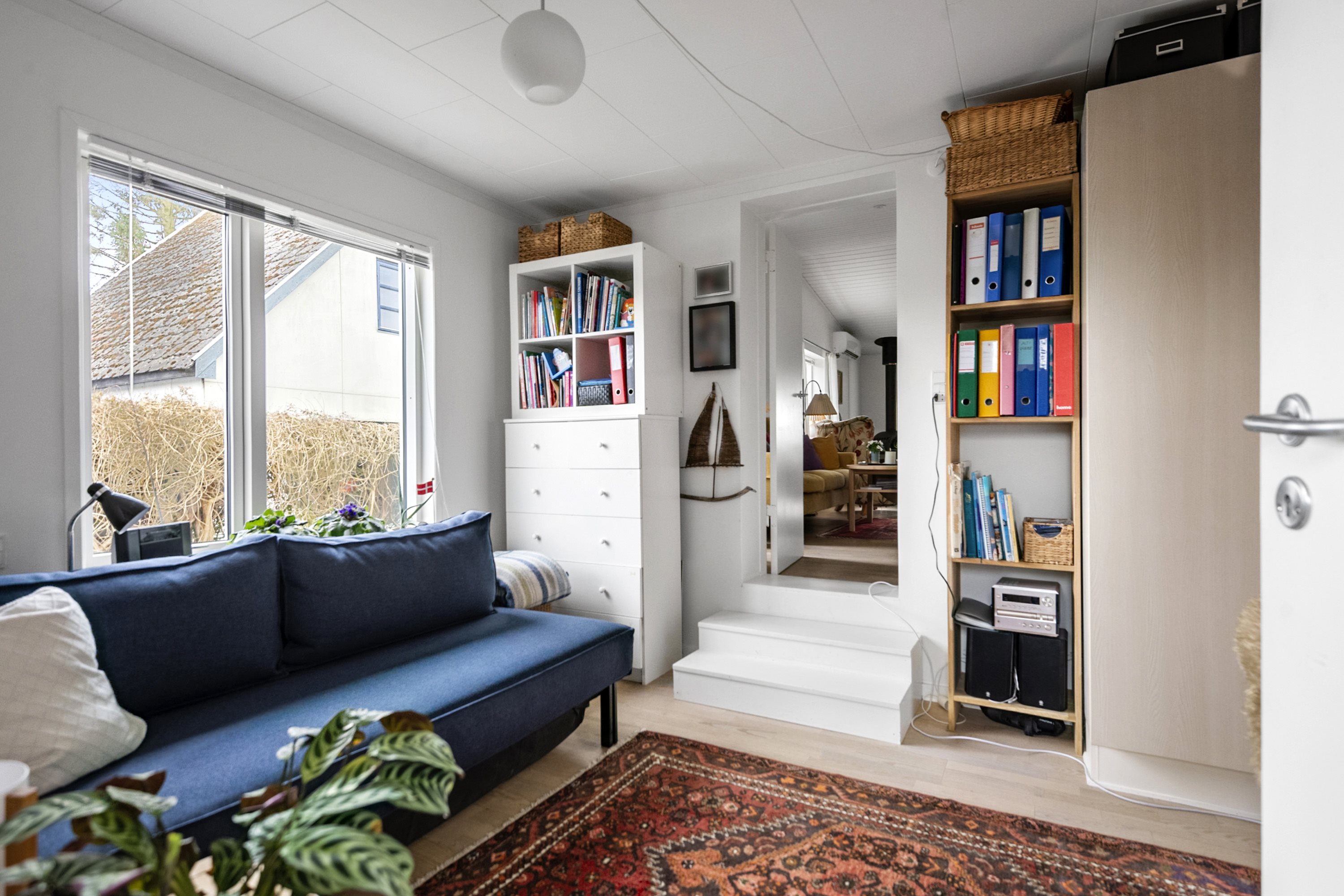 Fremhævet stue billede i fuldskærmstilstand. Billede af Skolevænget 2, Hou, 8300 Odder