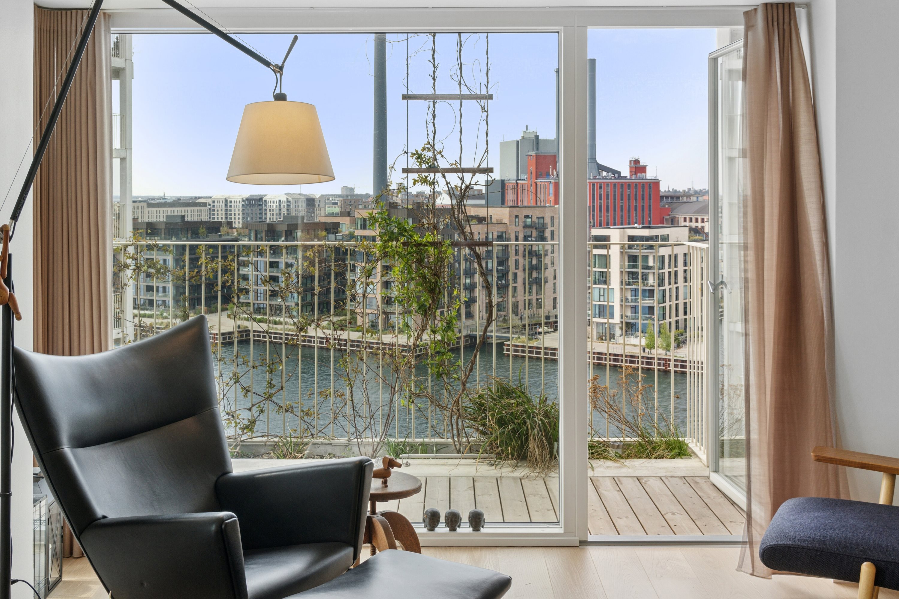 Fremhævet stue billede i fuldskærmstilstand. Billede af Islands Brygge 76, 8. 4., 2300 København S