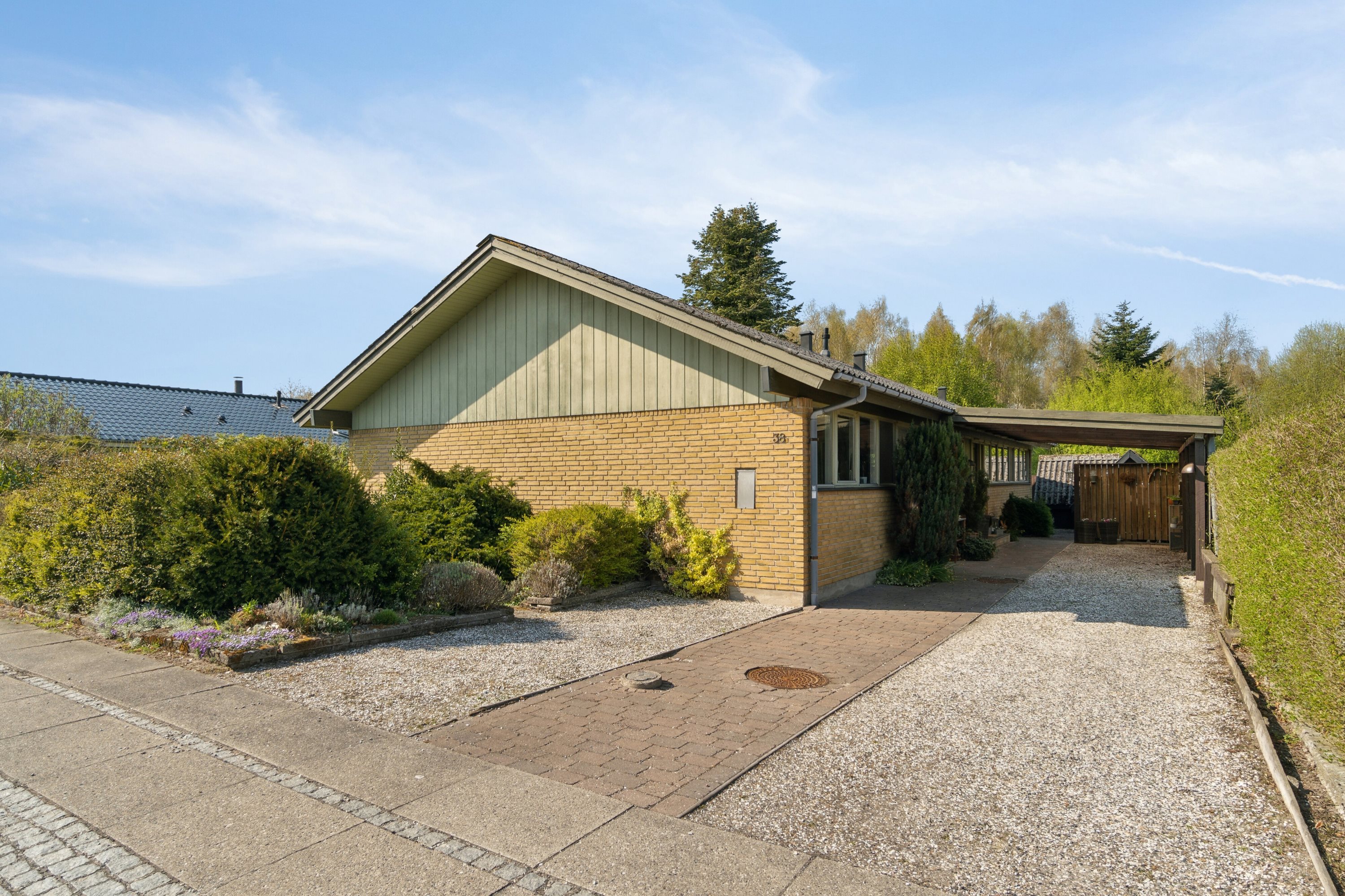 Fremhævet set fra vejen billede i fuldskærmstilstand. Billede af Gildringeparken 38, 4690 Haslev