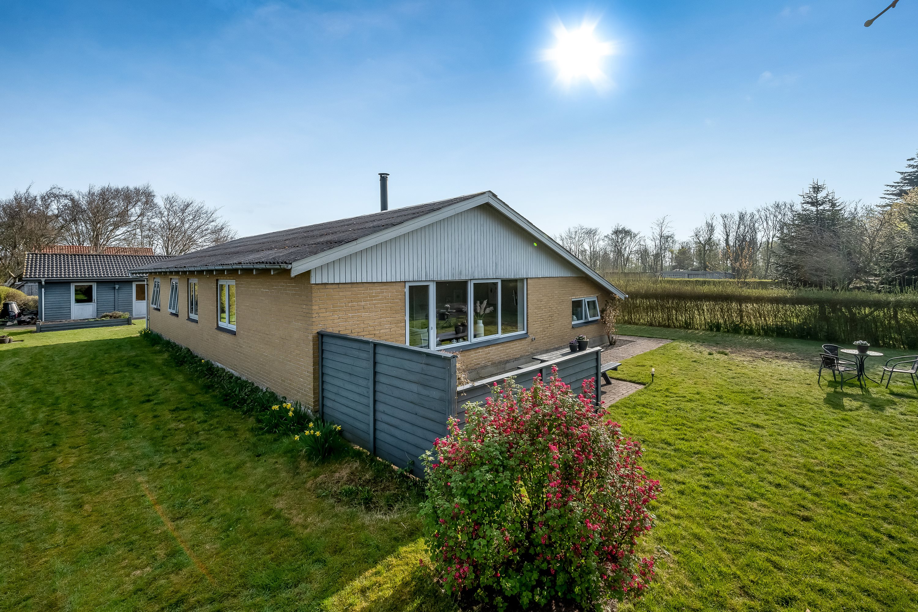 Fremhævet facade billede i fuldskærmstilstand. Billede af Dyssevænget 32, Sædding, 6900 Skjern