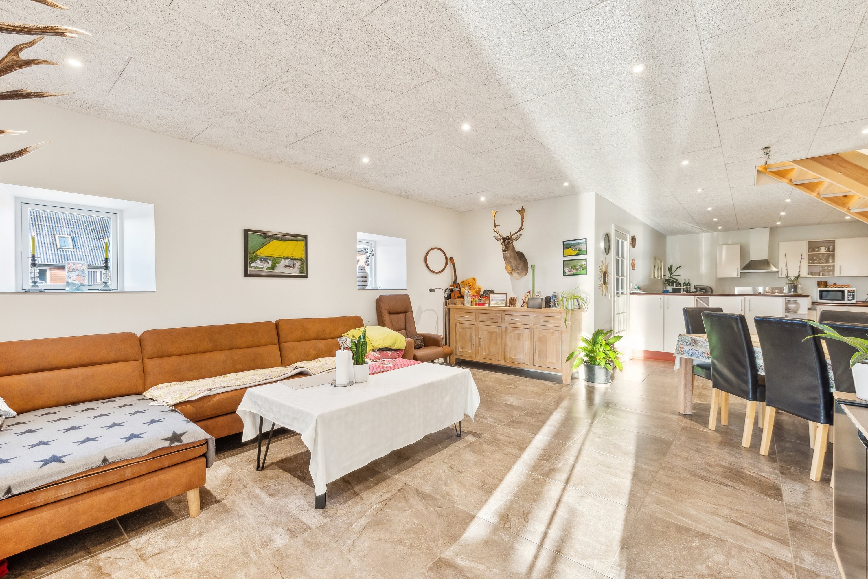 Fremhævet stue billede i fuldskærmstilstand. Billede af Korreborgvej 53, Vejrum, 8830 Tjele