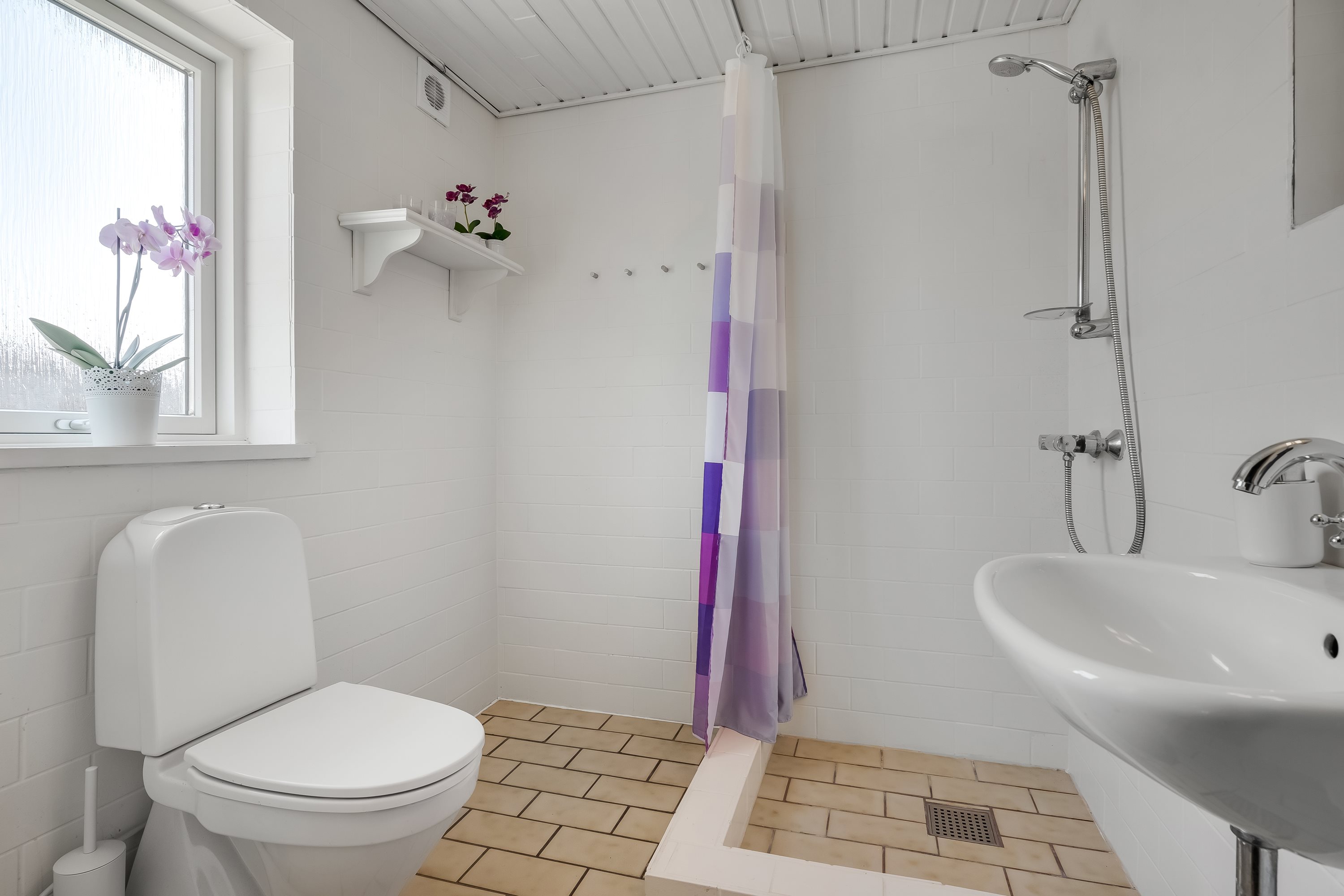 Fremhævet badeværelse billede i fuldskærmstilstand. Billede af Rolighedsvej 8, 7620 Lemvig