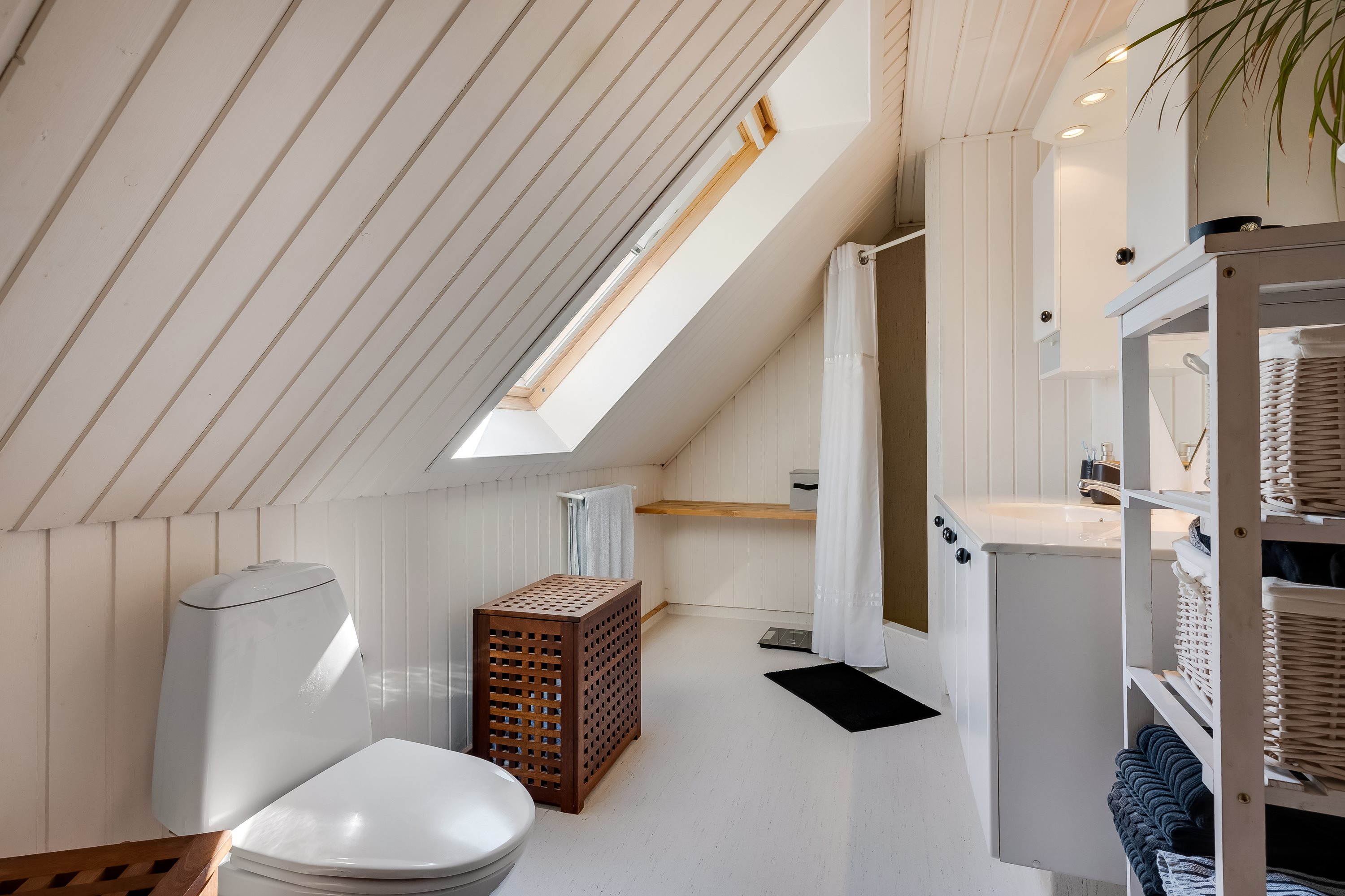 Fremhævet badeværelse billede i fuldskærmstilstand. Billede af Rolighedsvej 8, 7620 Lemvig