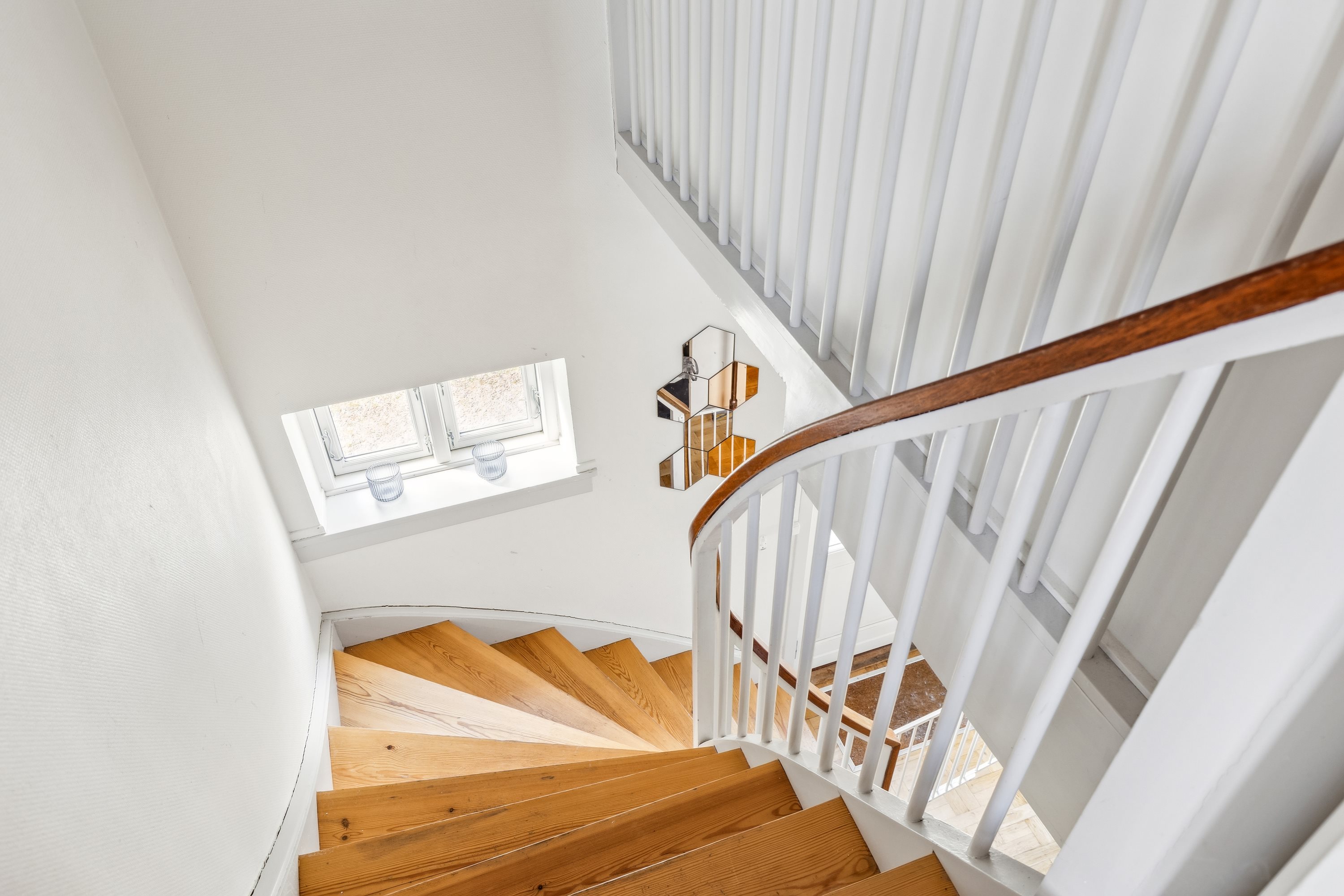 Fremhævet trappe billede i fuldskærmstilstand. Billede af Nørregade 10, 4534 Hørve