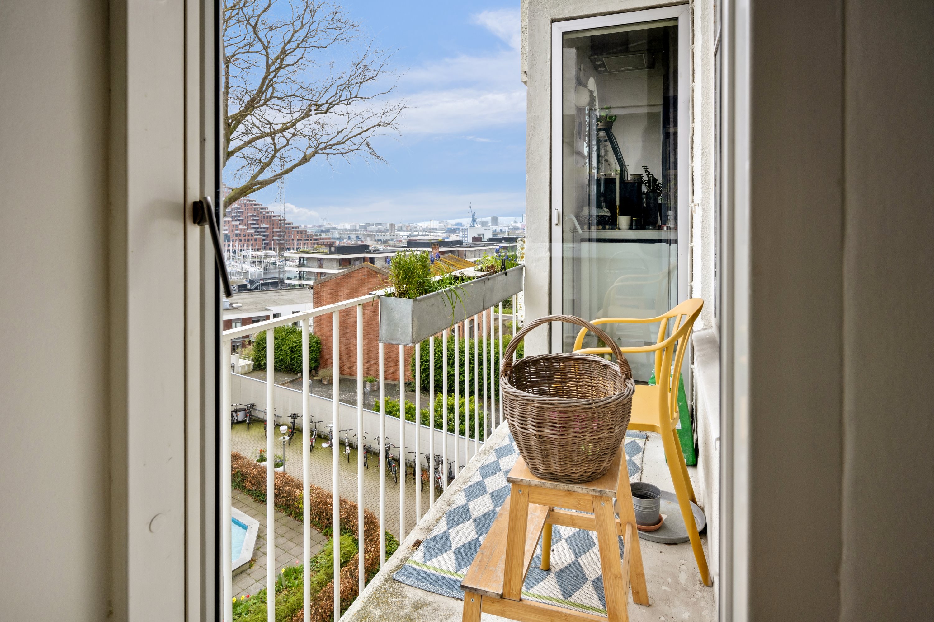 Miniaturebillede 1: altan. Billede af Skovvejen 44C, 2. th., 8000 Aarhus C