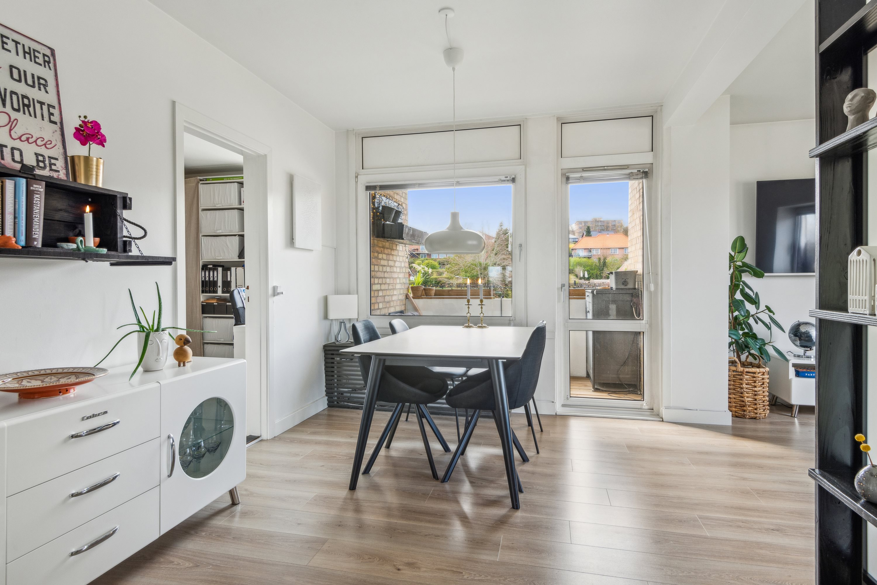 Miniaturebillede 2: køkken. Billede af Hobrovej 93, 2. tv., 9000 Aalborg