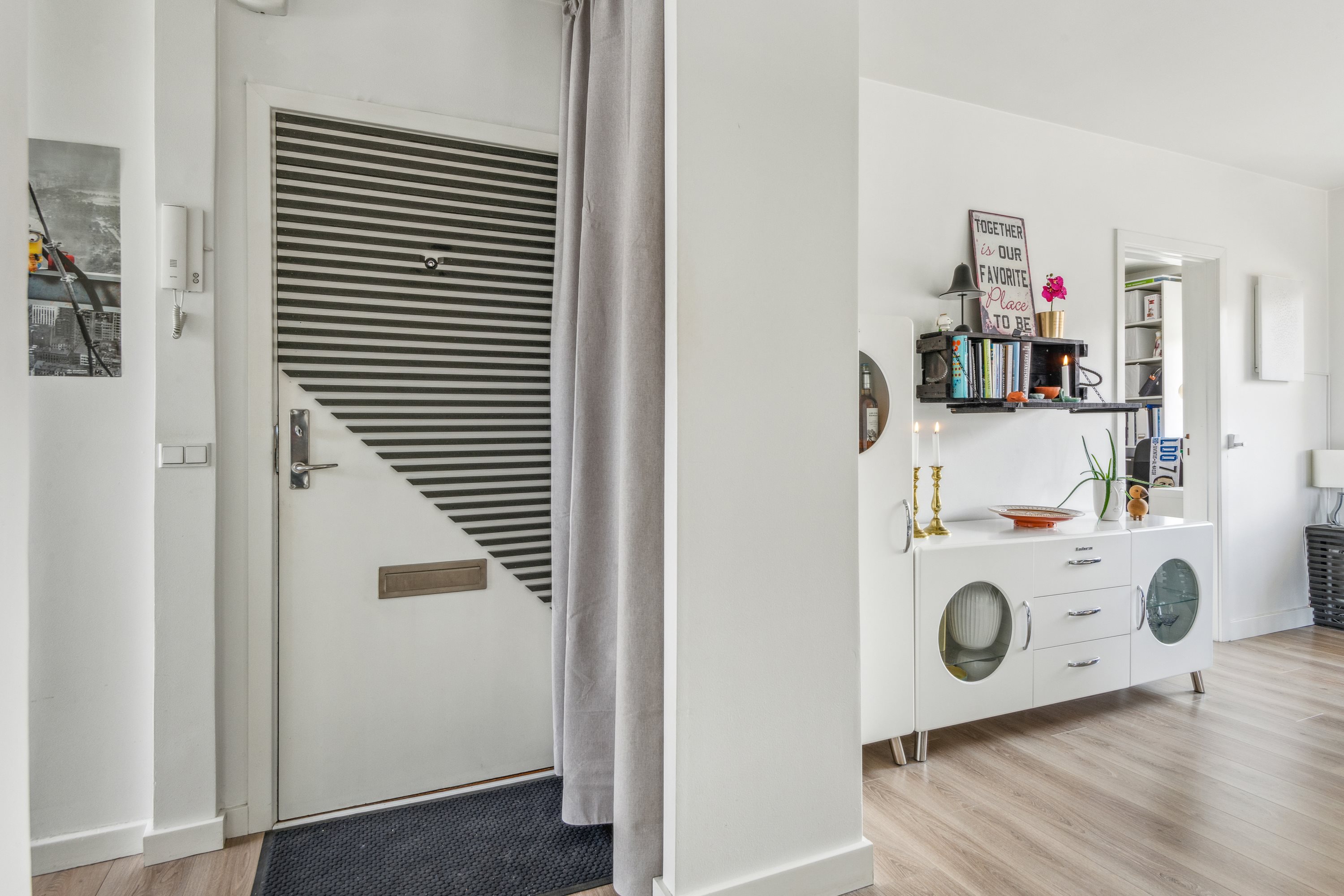 Fremhævet gang billede i fuldskærmstilstand. Billede af Hobrovej 93, 2. tv., 9000 Aalborg