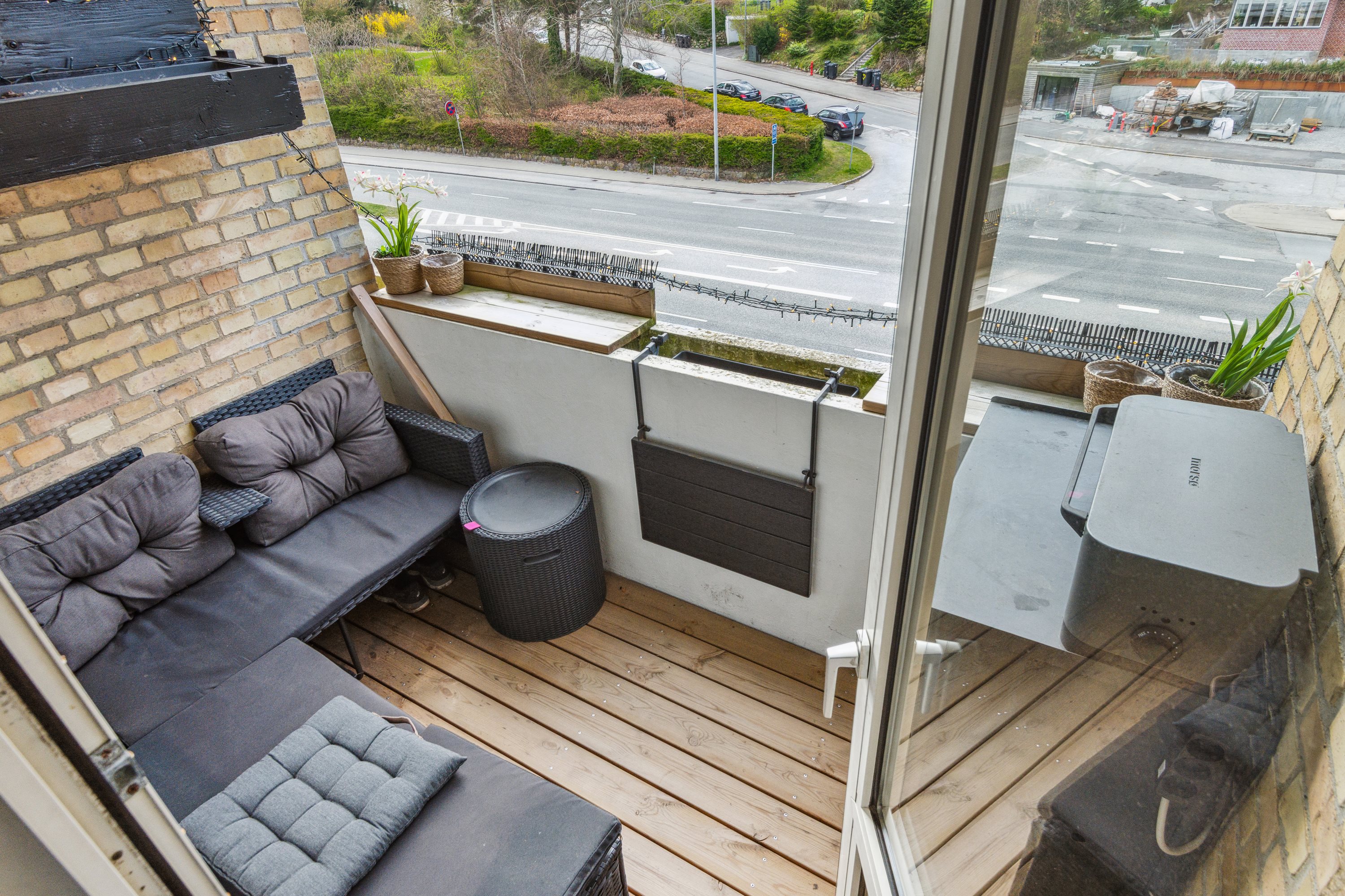 Miniaturebillede 1: altan. Billede af Hobrovej 93, 2. tv., 9000 Aalborg