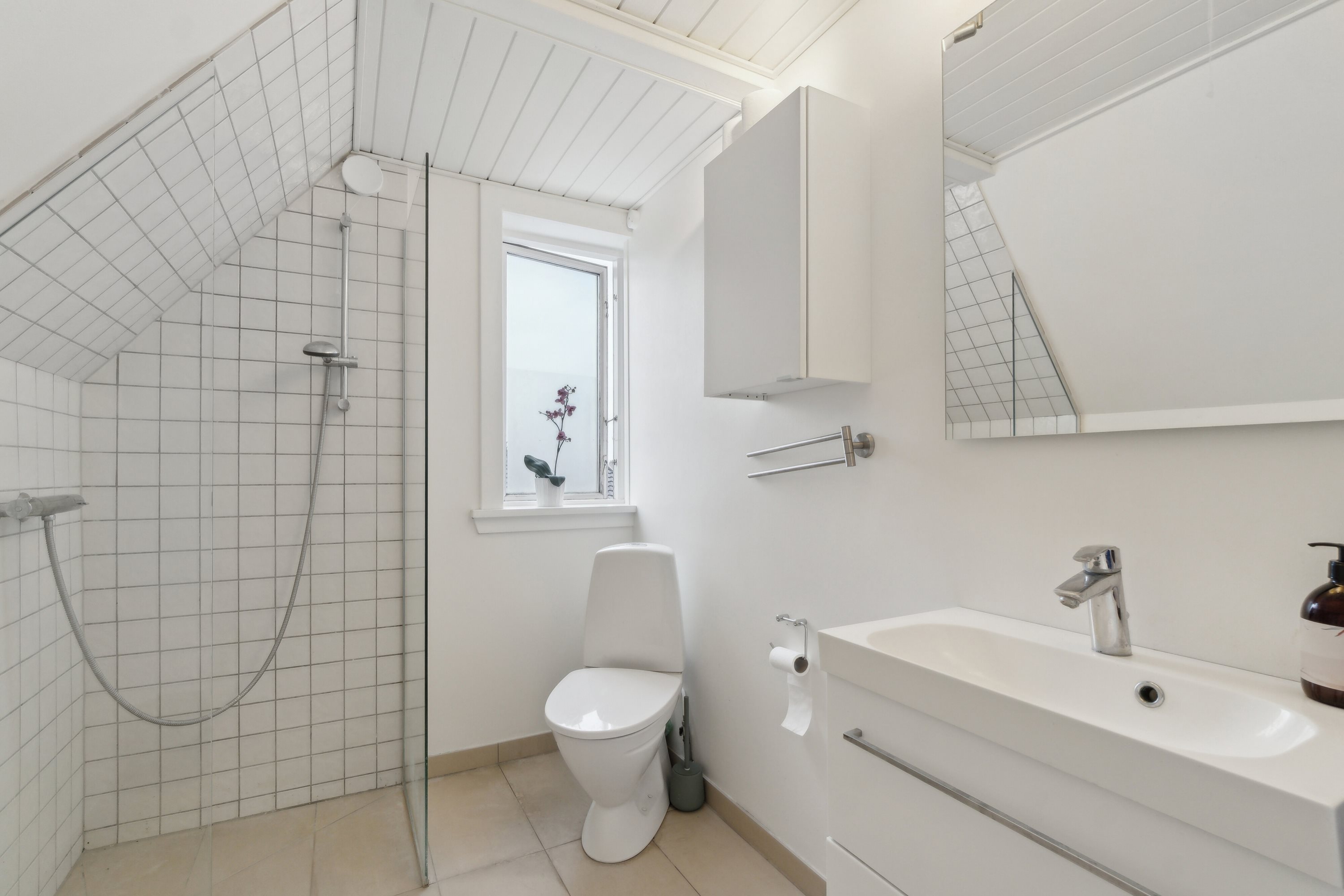 Fremhævet badeværelse billede i fuldskærmstilstand. Billede af Risbjerggårds Alle 13, 2650 Hvidovre