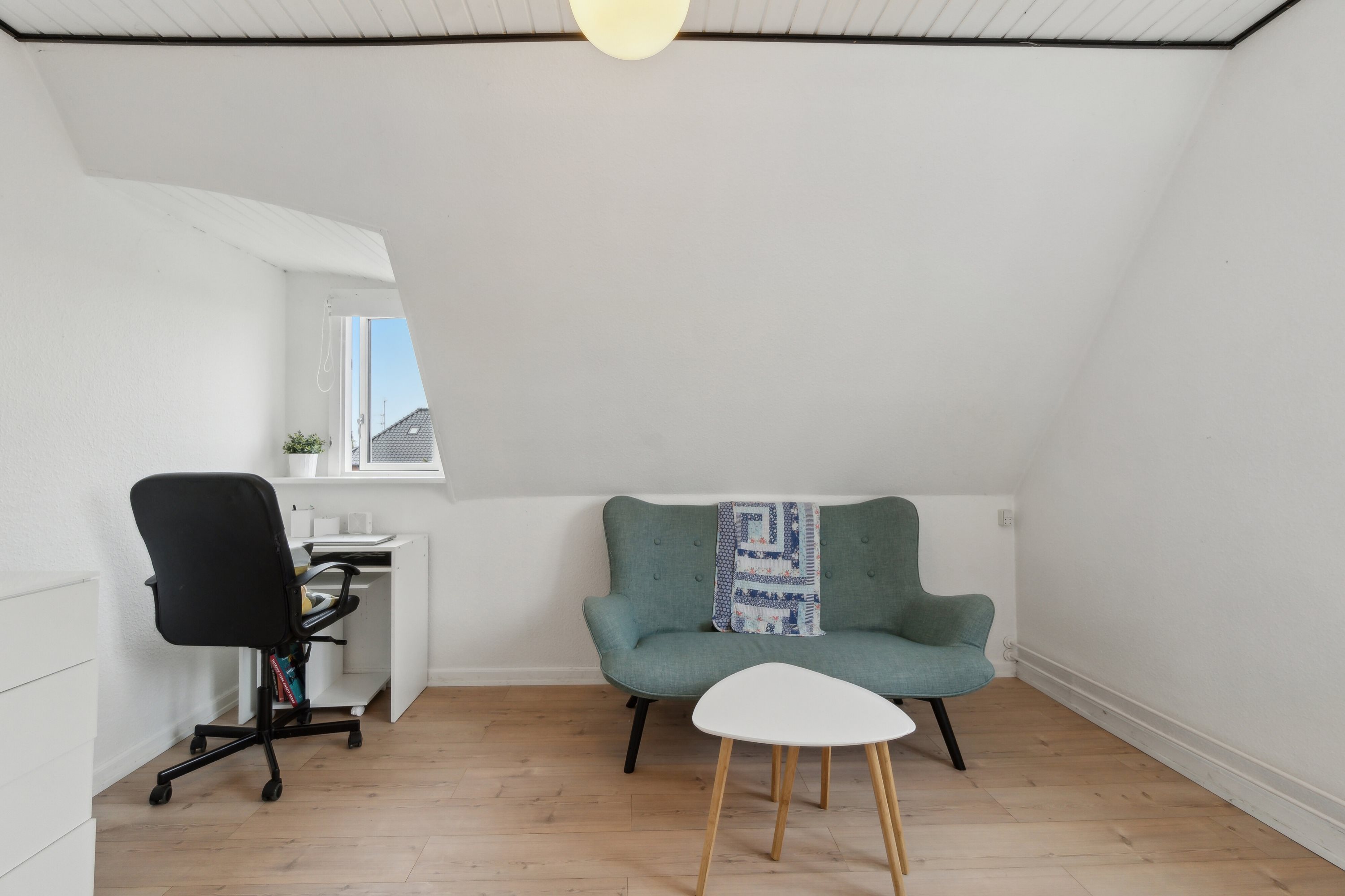 Fremhævet soveværelse billede i fuldskærmstilstand. Billede af Risbjerggårds Alle 13, 2650 Hvidovre