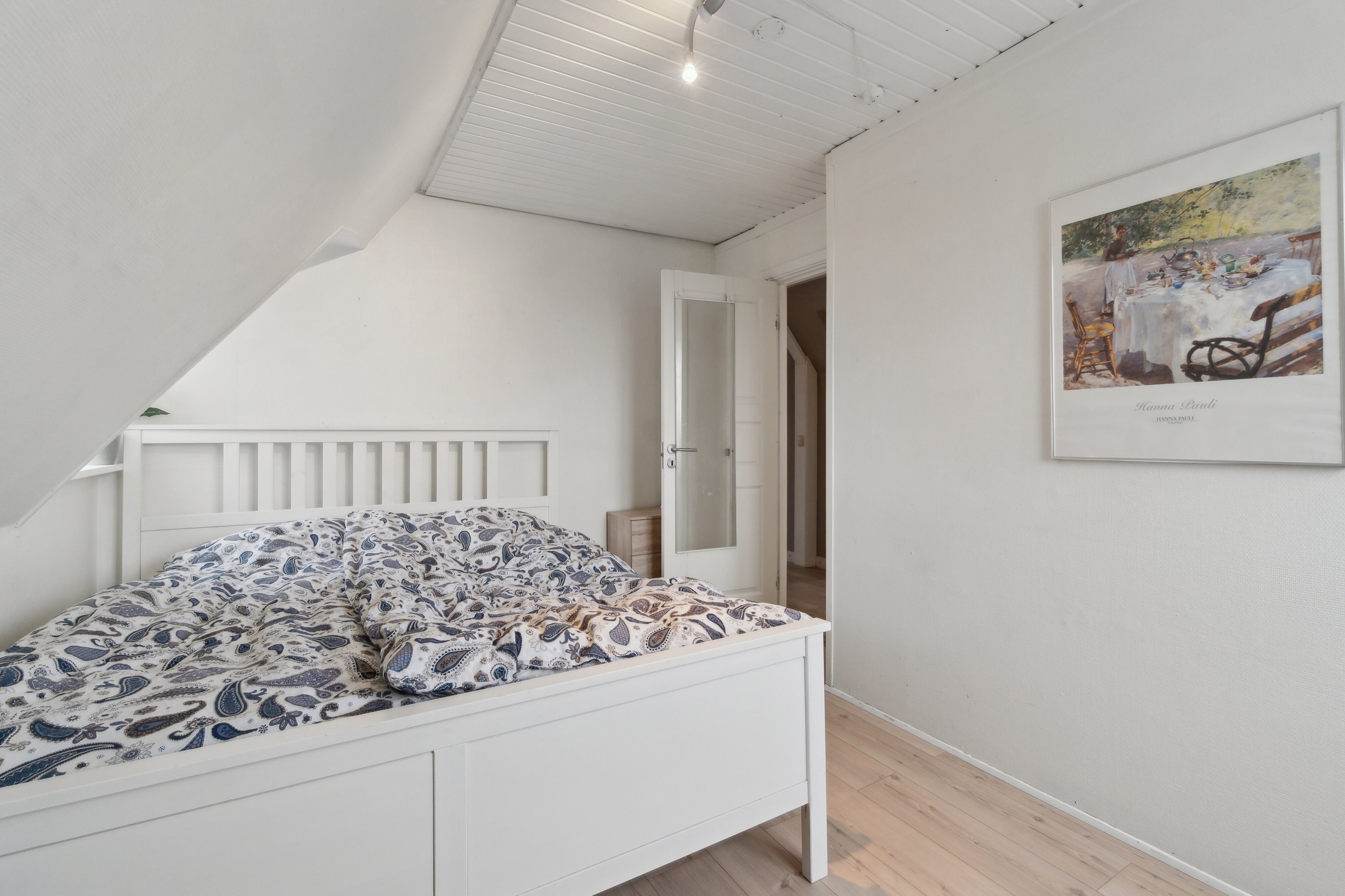 Fremhævet soveværelse billede i fuldskærmstilstand. Billede af Risbjerggårds Alle 13, 2650 Hvidovre