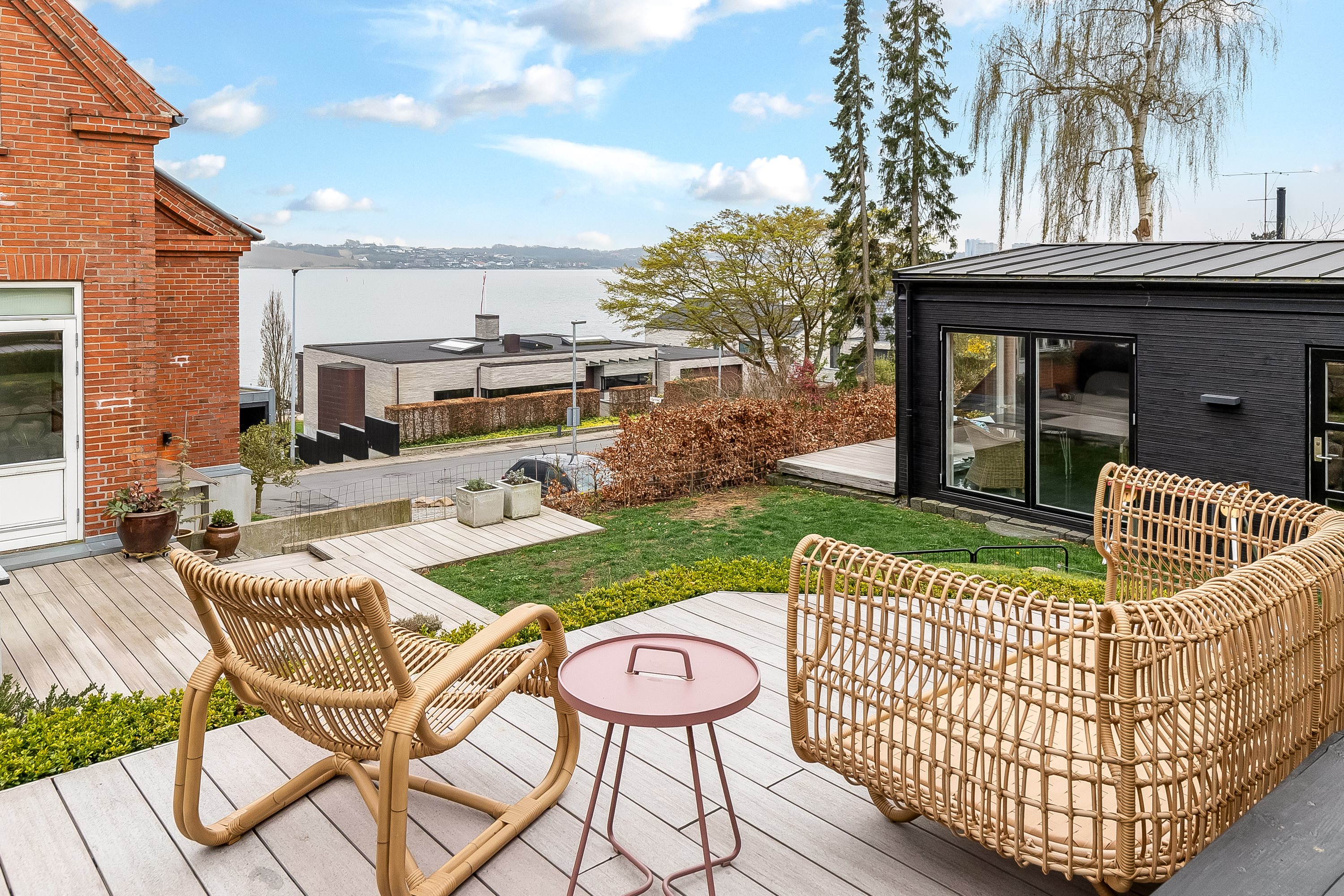 Fremhævet terrasse billede i fuldskærmstilstand. Billede af Fjordvej 83, Strandhuse, 6000 Kolding